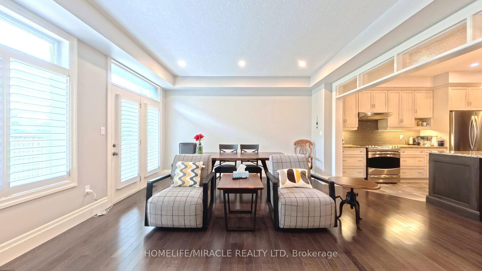 Photo 10 of 160 Oak Park Drive, Waterloo, Eastbridge — HOMEH