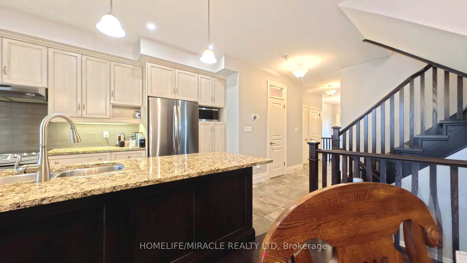 Photo 11 of 160 Oak Park Drive, Waterloo, Eastbridge — HOMEH