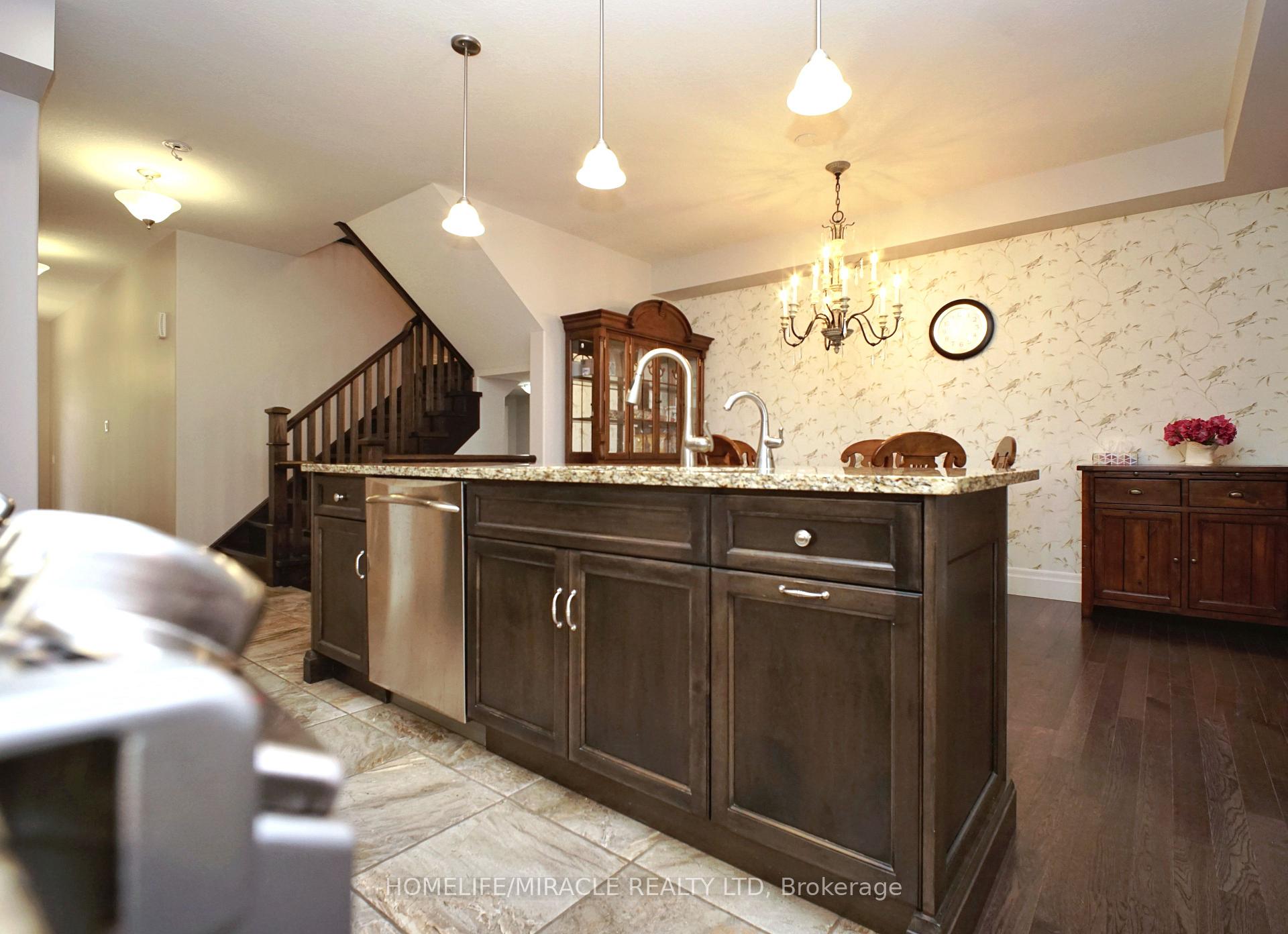 Photo 14 of 160 Oak Park Drive, Waterloo, Eastbridge — HOMEH
