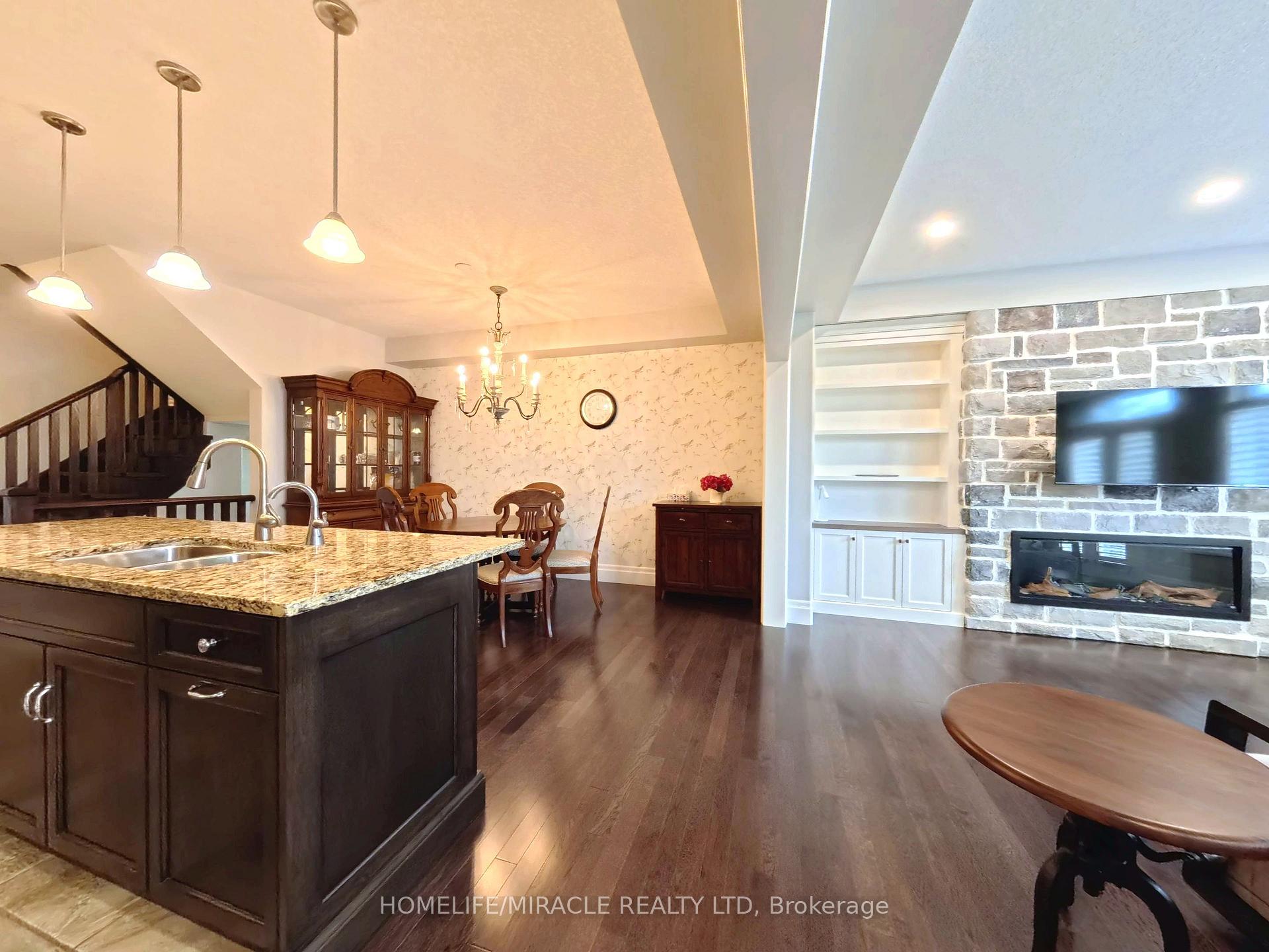 Photo 16 of 160 Oak Park Drive, Waterloo, Eastbridge — HOMEH