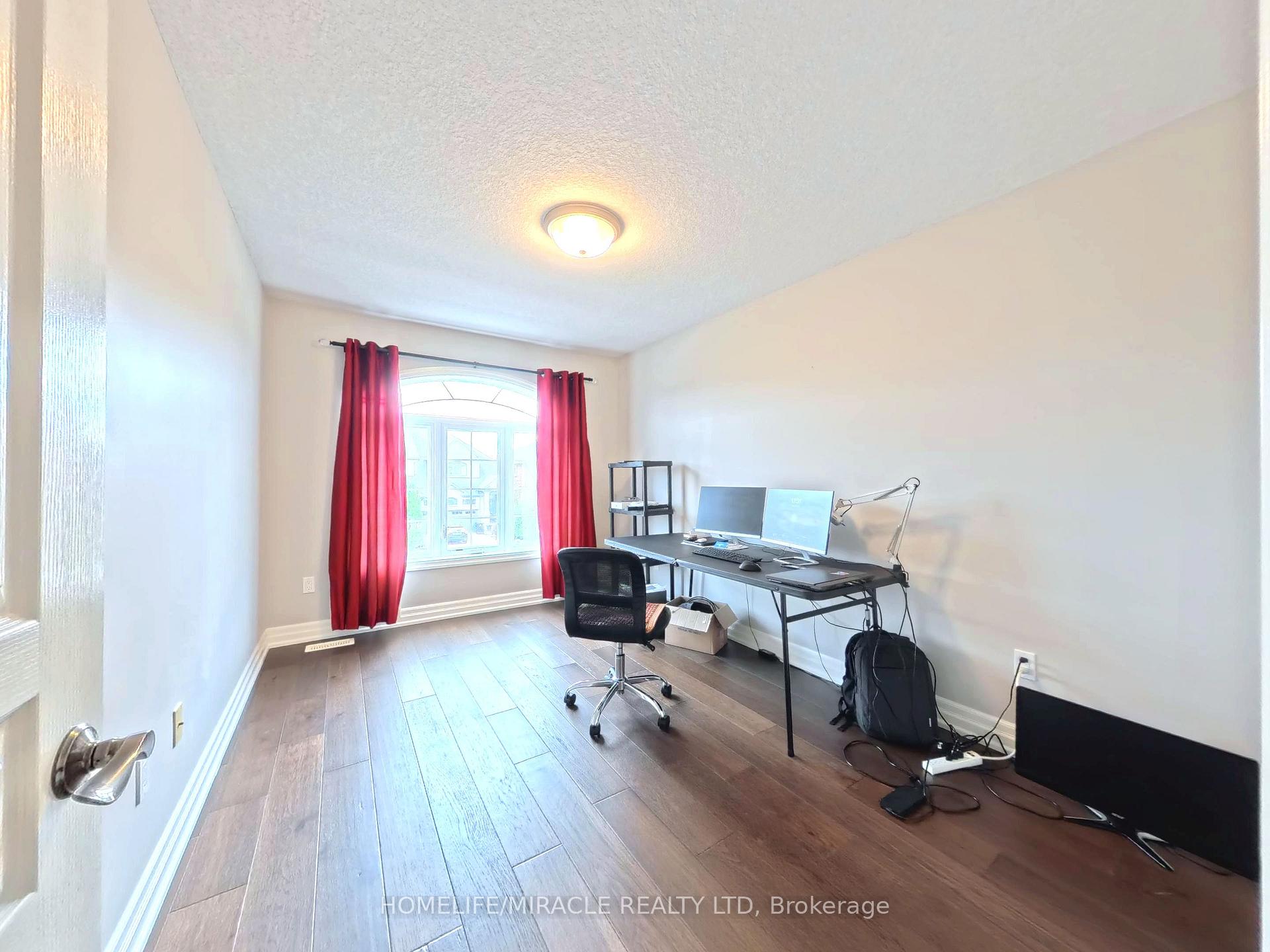 Photo 23 of 160 Oak Park Drive, Waterloo, Eastbridge — HOMEH