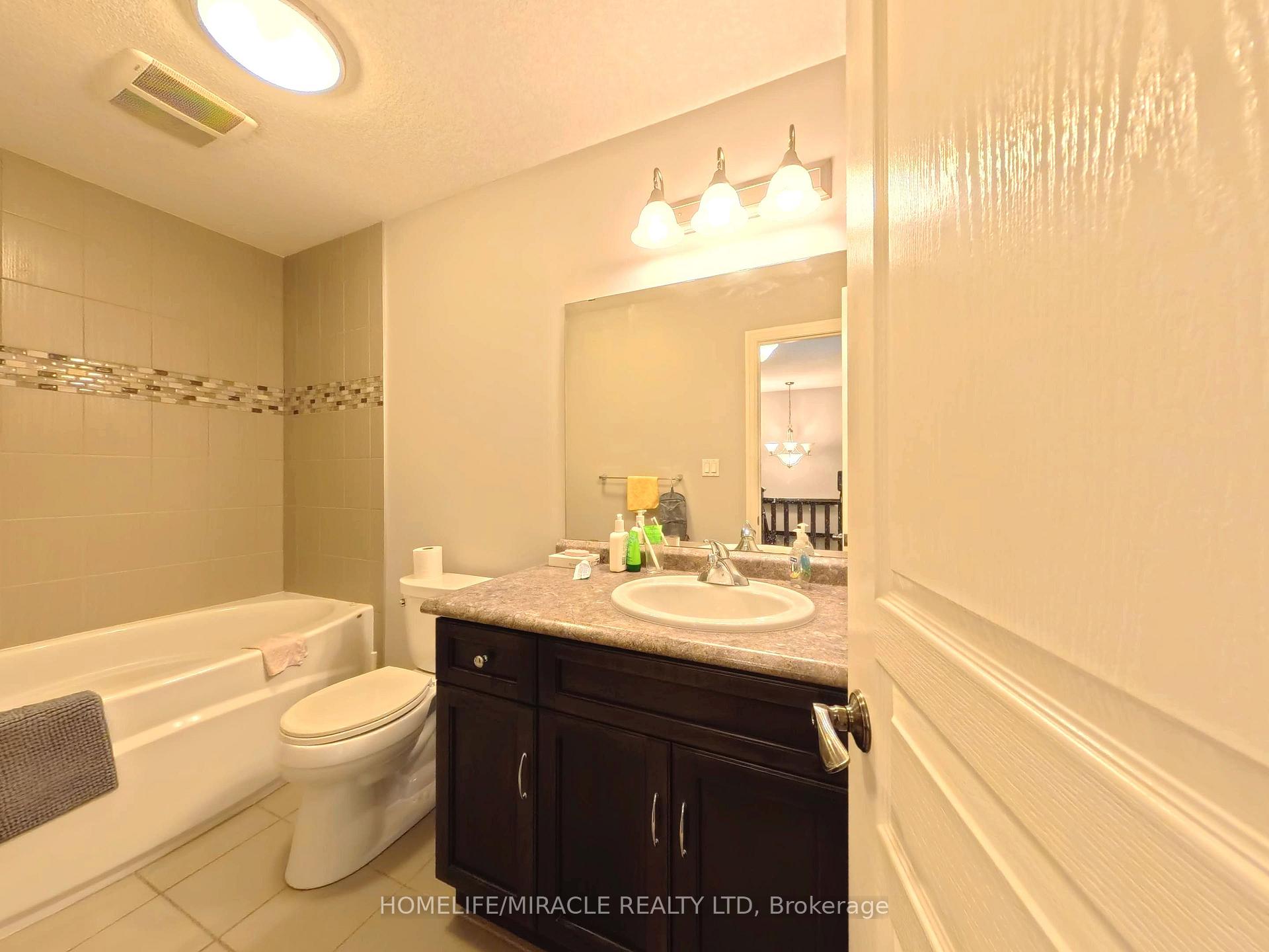 Photo 26 of 160 Oak Park Drive, Waterloo, Eastbridge — HOMEH