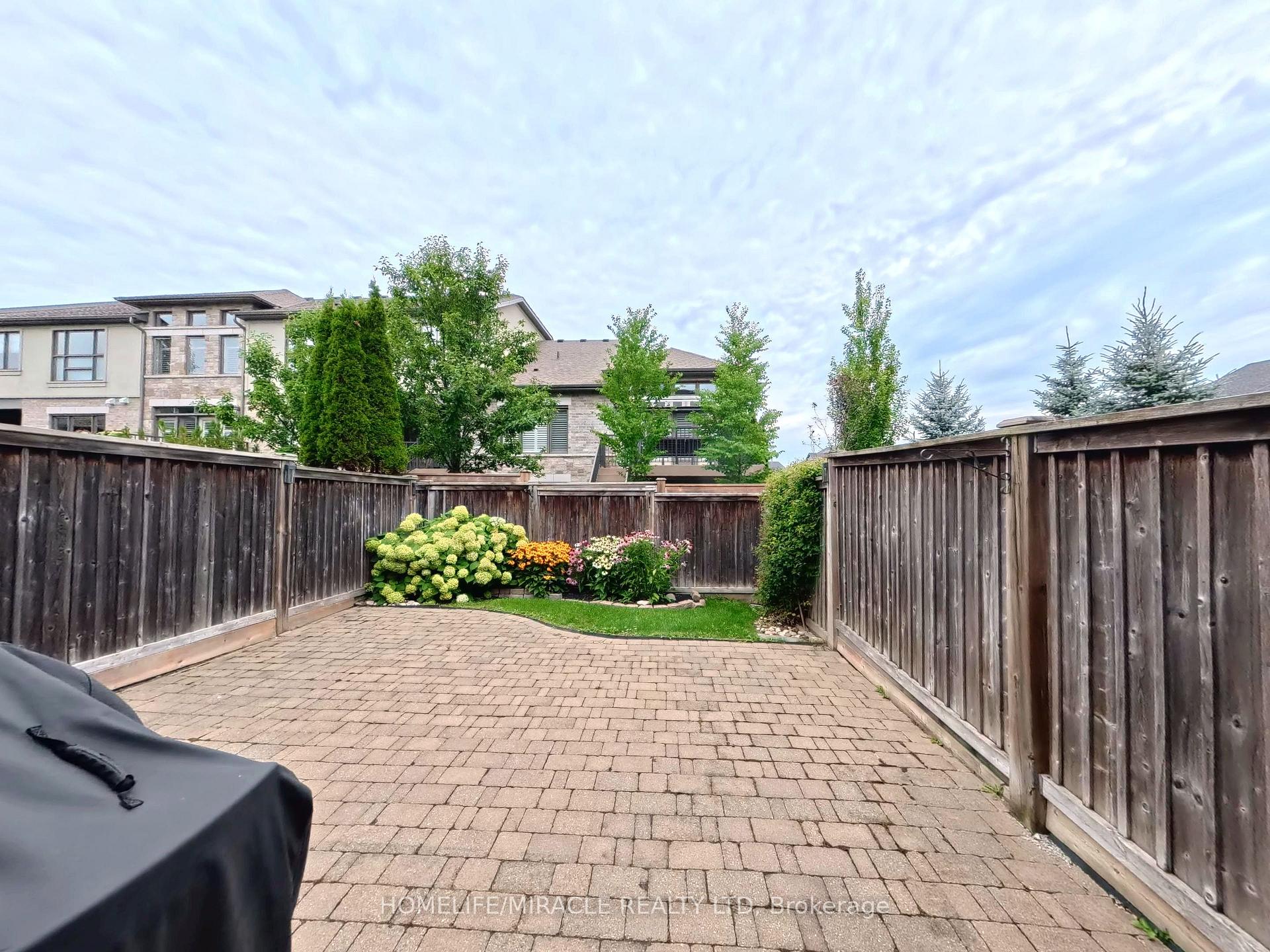 Photo 28 of 160 Oak Park Drive, Waterloo, Eastbridge — HOMEH