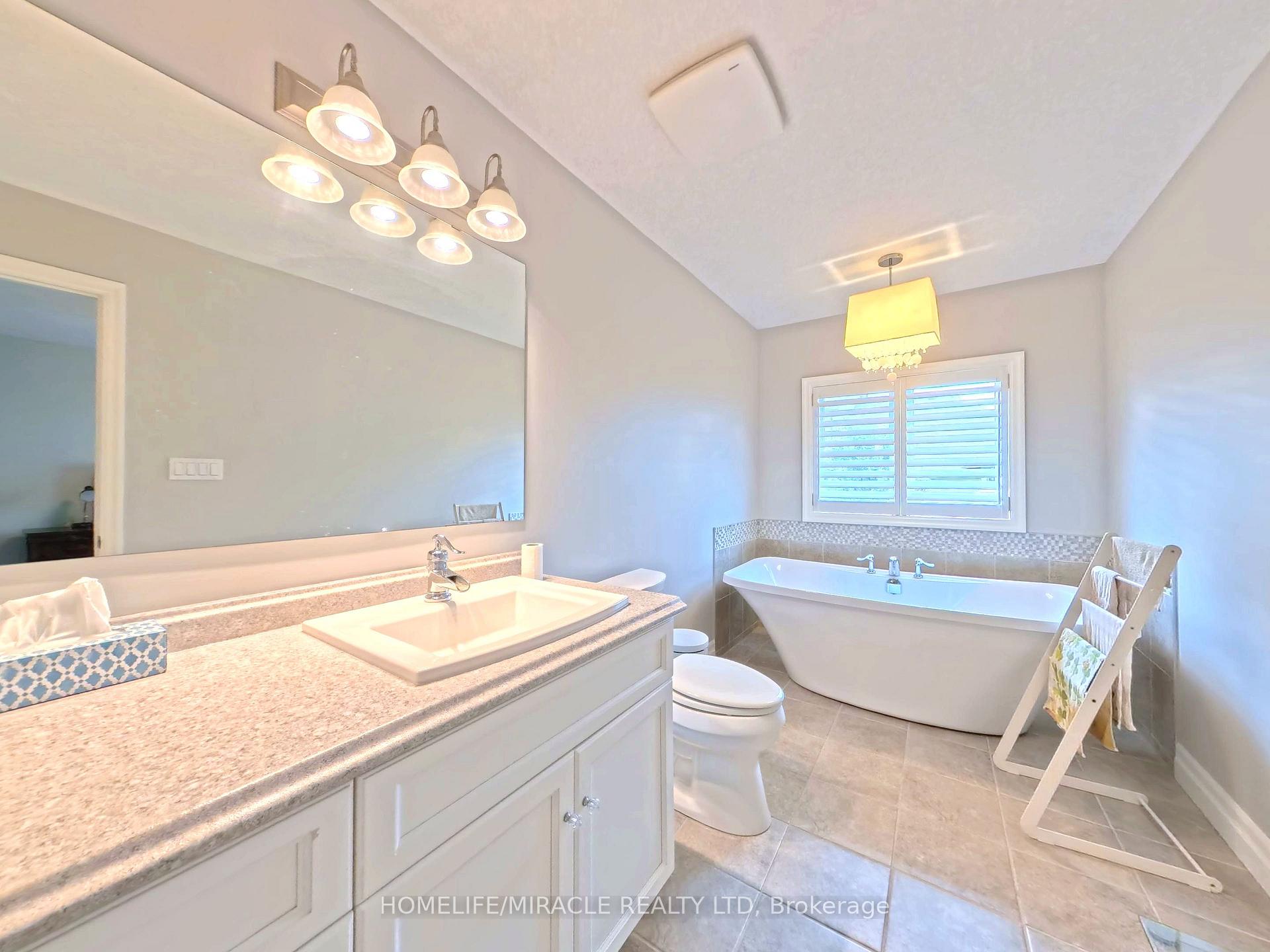 Photo 22 of 160 Oak Park Drive, Waterloo, Eastbridge — HOMEH