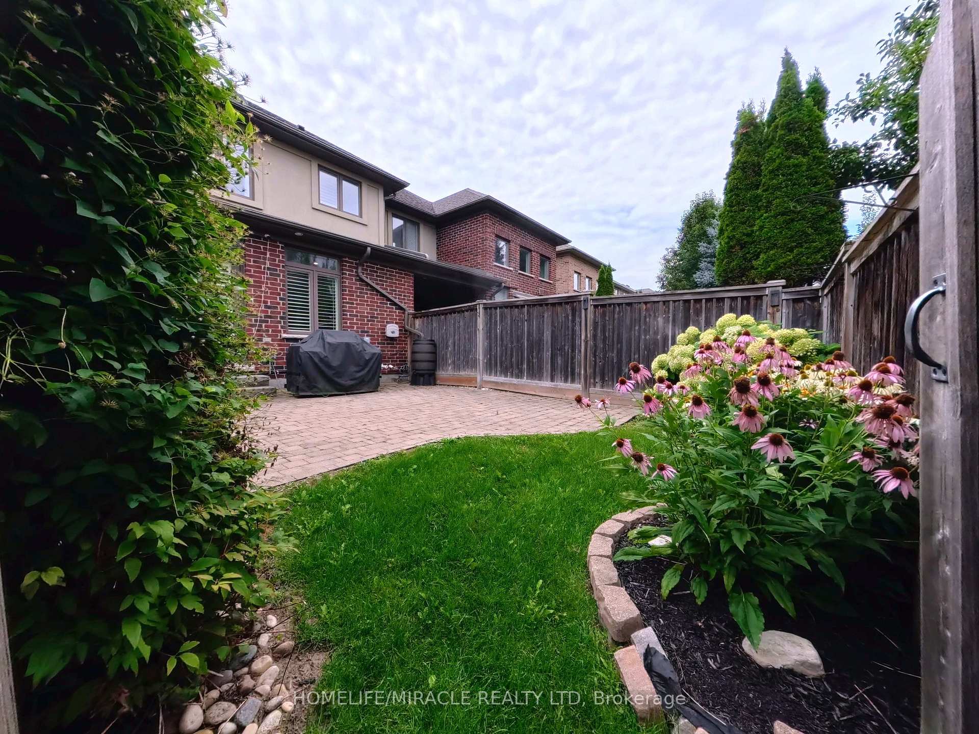 Photo 31 of 160 Oak Park Drive, Waterloo, Eastbridge — HOMEH