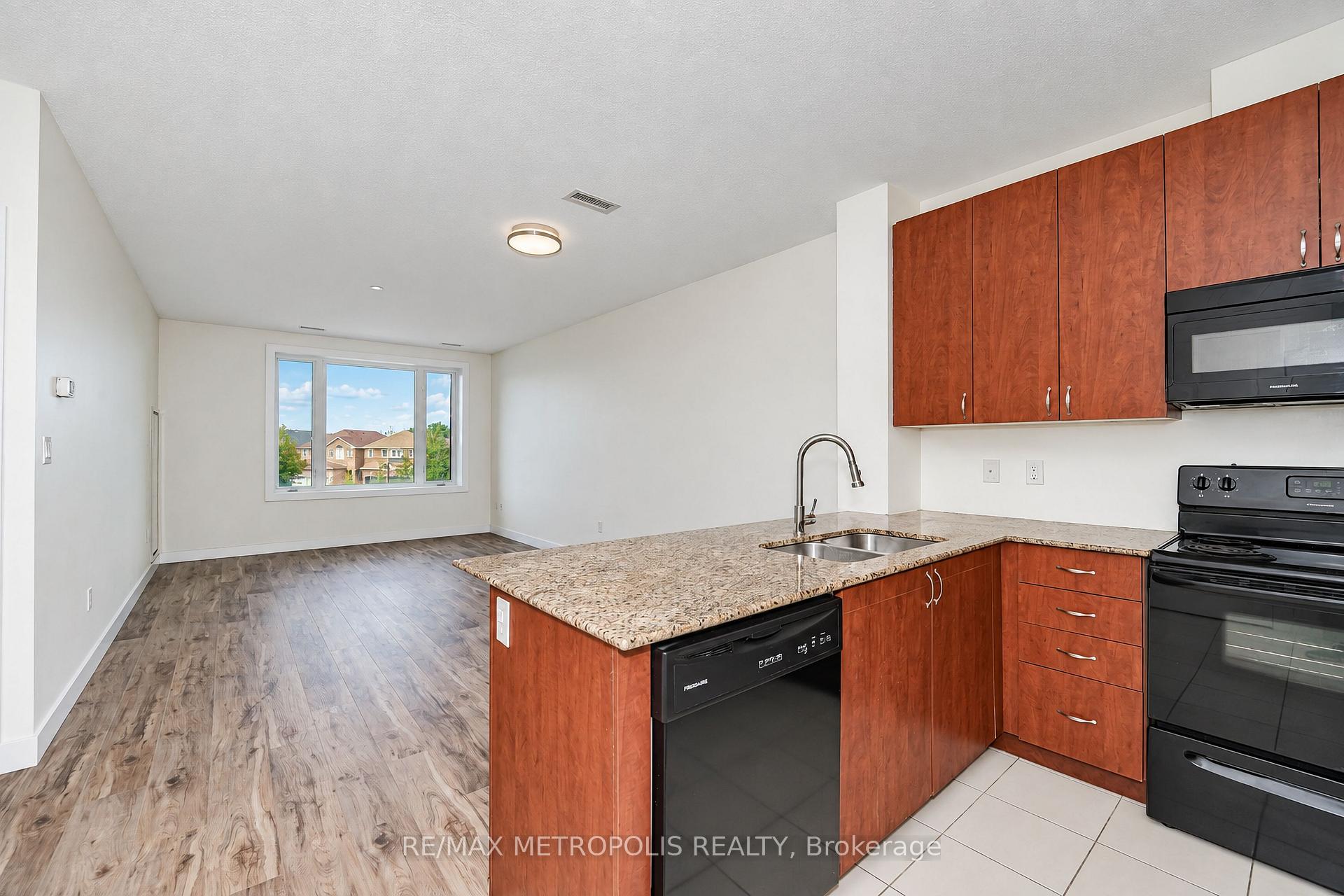 Photo 4 of Unit 309, 7400 Markham Road, Markham, Middlefield — HOMEH