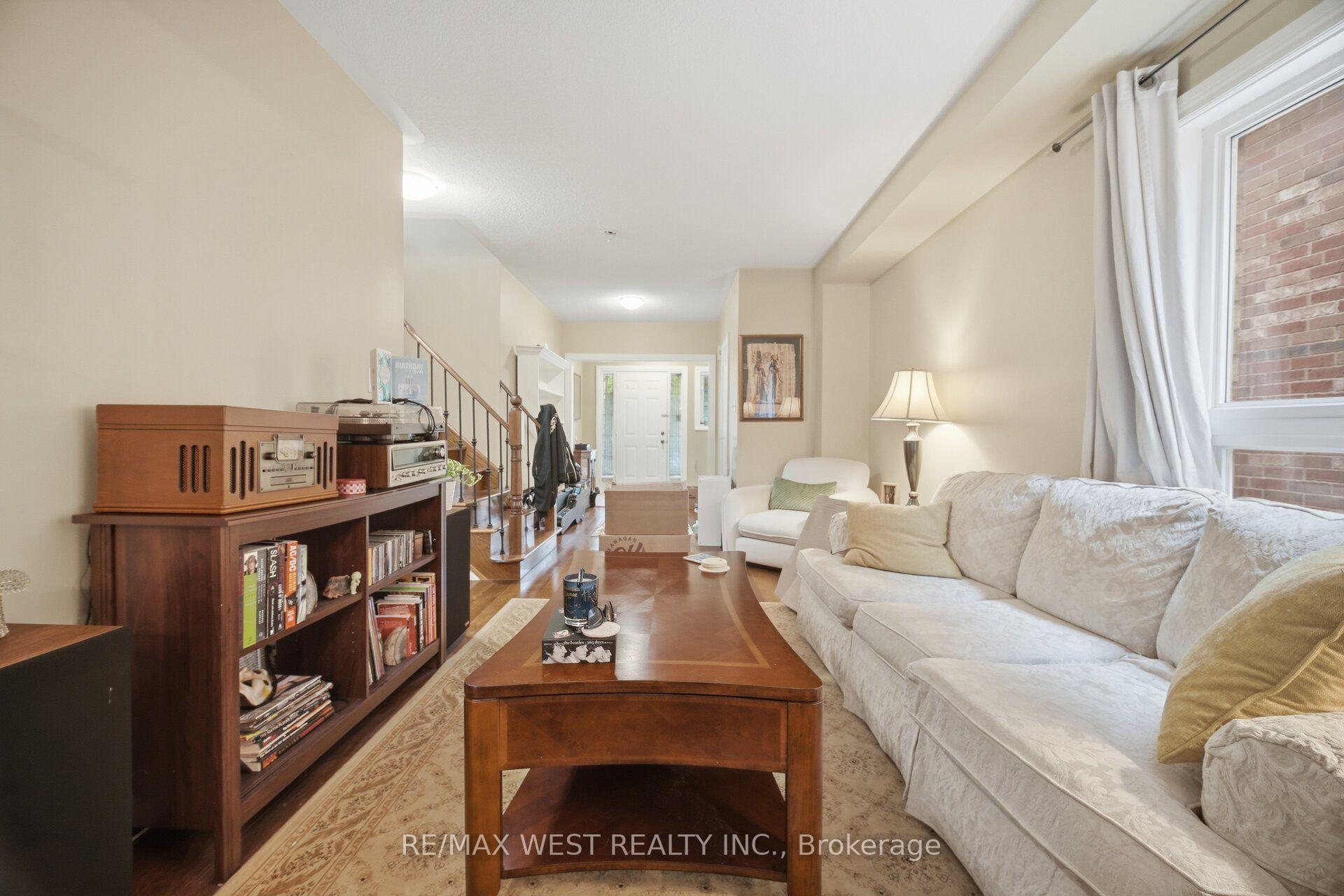Photo 3 of Unit Upper, 6409 Torre Drive, Mississauga, East Credit — HOMEH