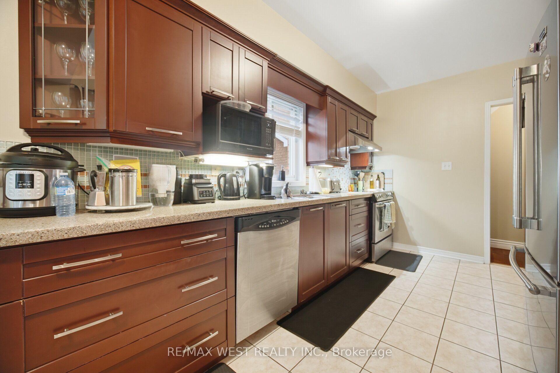 Photo 6 of Unit Upper, 6409 Torre Drive, Mississauga, East Credit — HOMEH