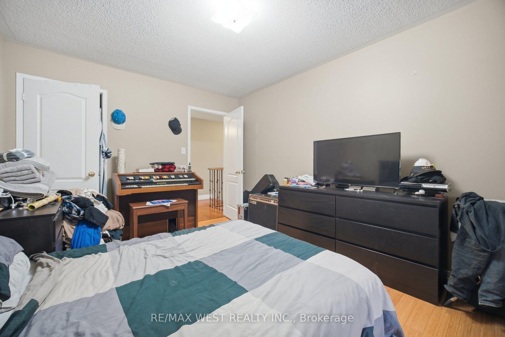 Photo 11 of Unit Upper, 6409 Torre Drive, Mississauga, East Credit — HOMEH