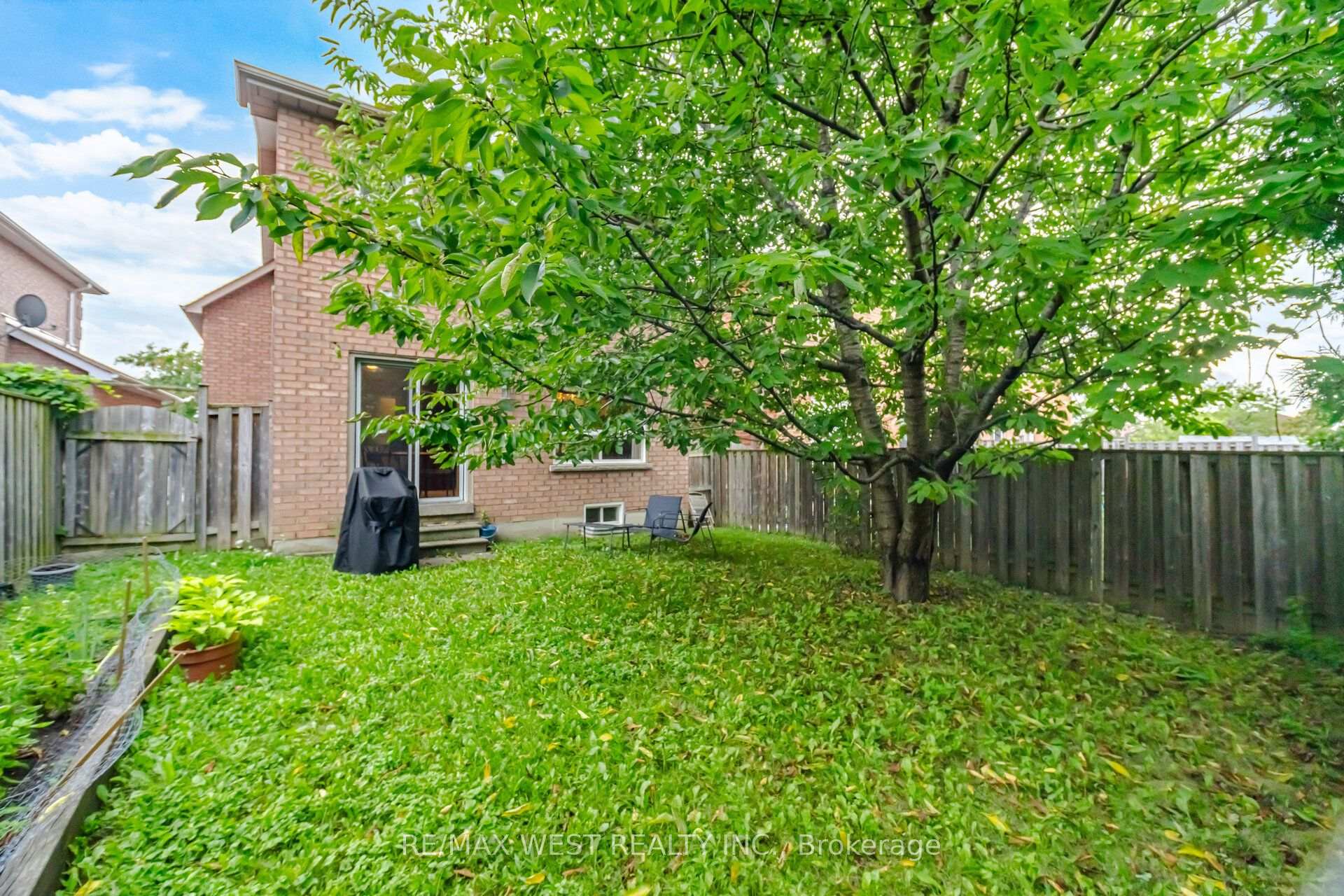 Photo 15 of Unit Upper, 6409 Torre Drive, Mississauga, East Credit — HOMEH
