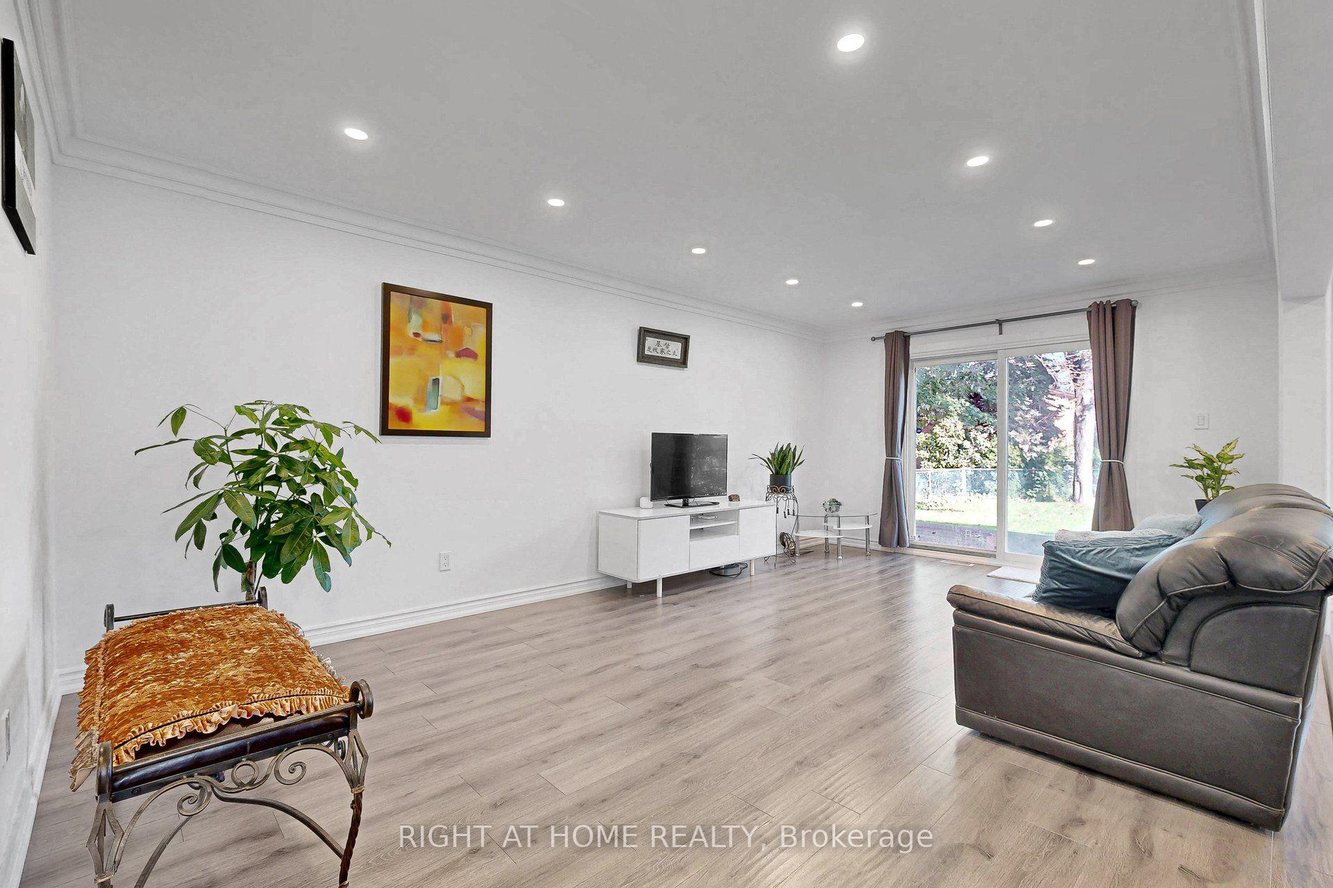 Photo 4 of 77 Pebblehill Square, Scarborough, Agincourt North — HOMEH