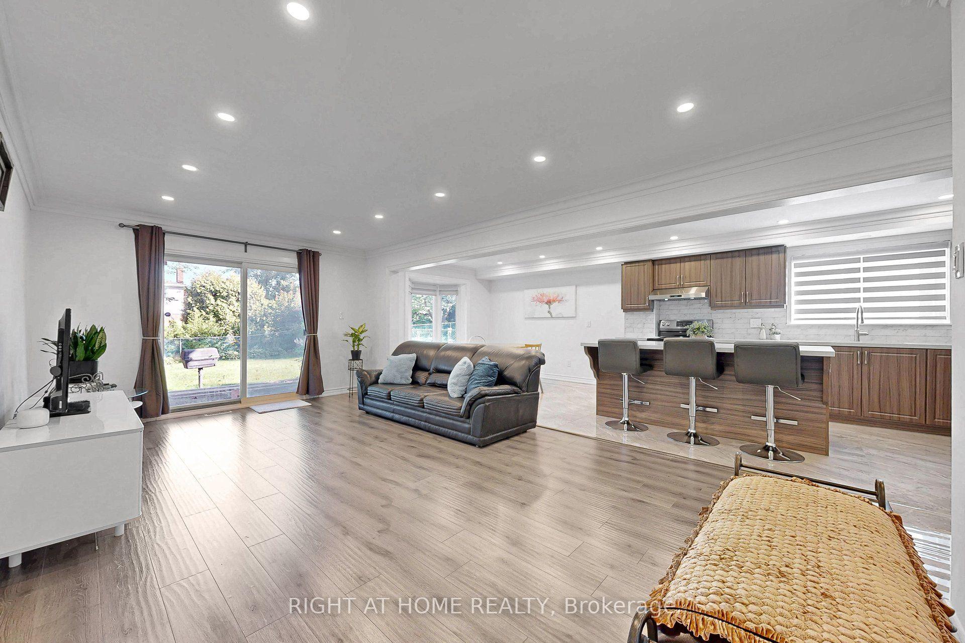 Photo 5 of 77 Pebblehill Square, Scarborough, Agincourt North — HOMEH