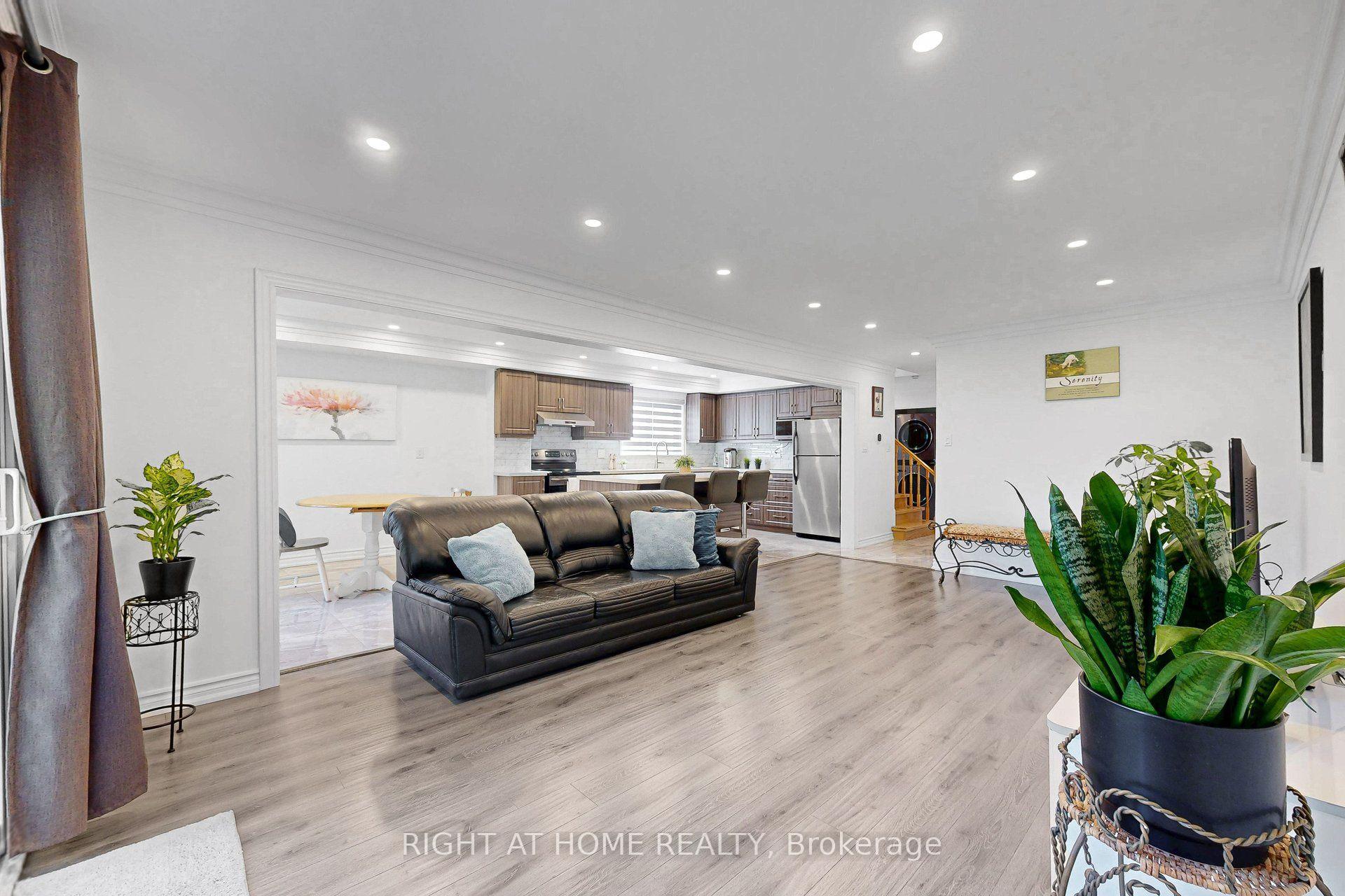 Photo 6 of 77 Pebblehill Square, Scarborough, Agincourt North — HOMEH