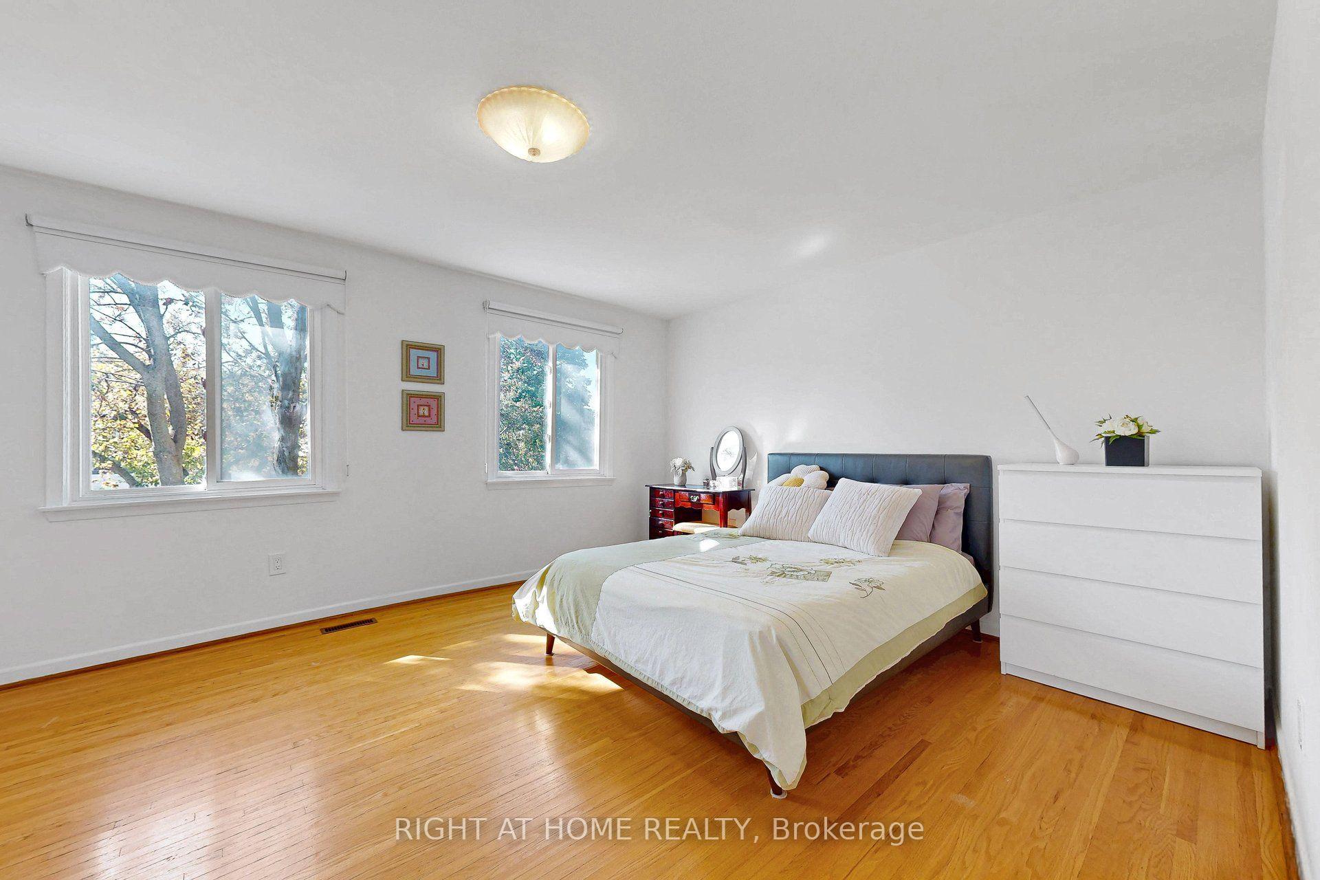 Photo 11 of 77 Pebblehill Square, Scarborough, Agincourt North — HOMEH