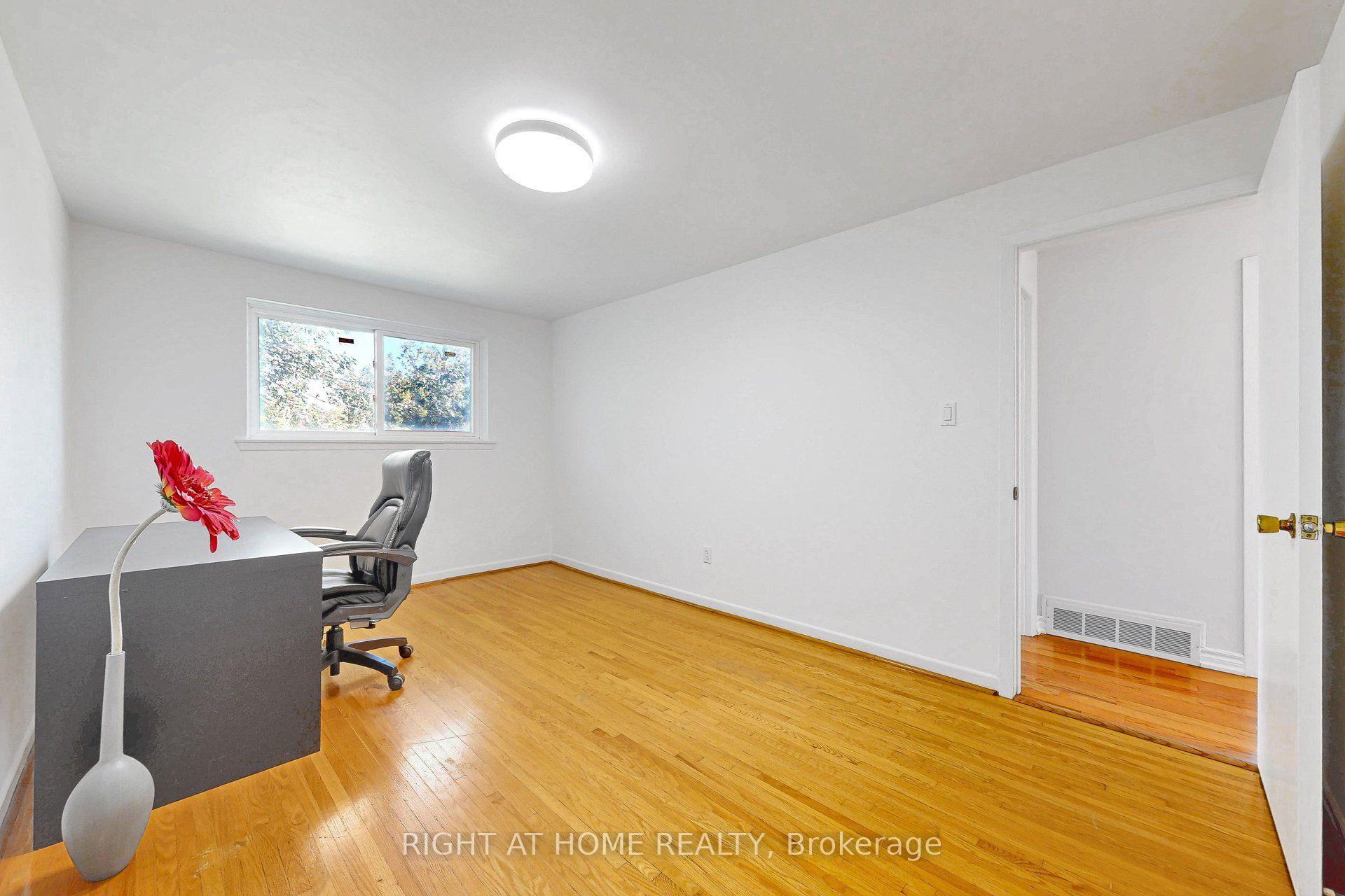 Photo 15 of 77 Pebblehill Square, Scarborough, Agincourt North — HOMEH