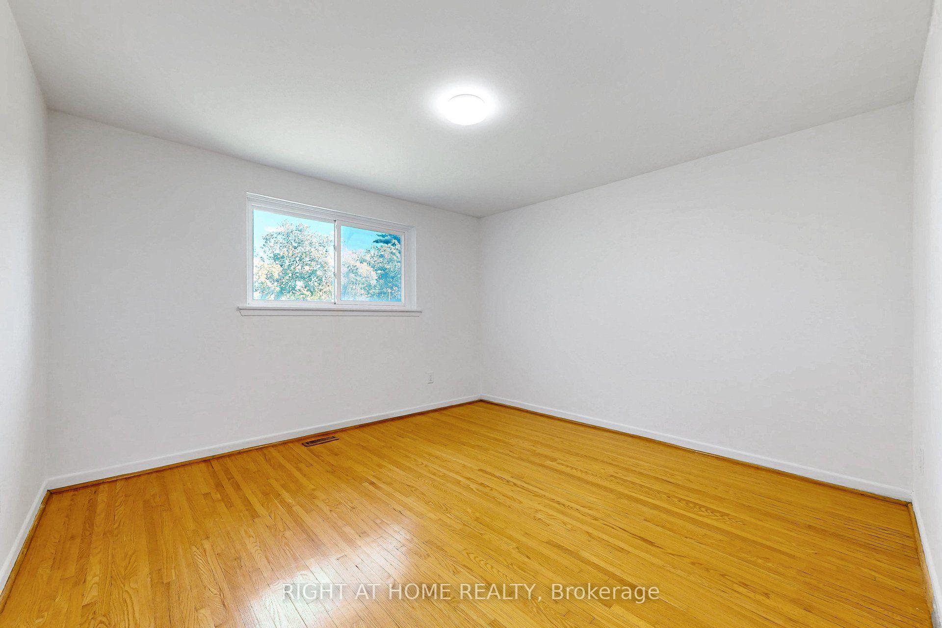 Photo 17 of 77 Pebblehill Square, Scarborough, Agincourt North — HOMEH