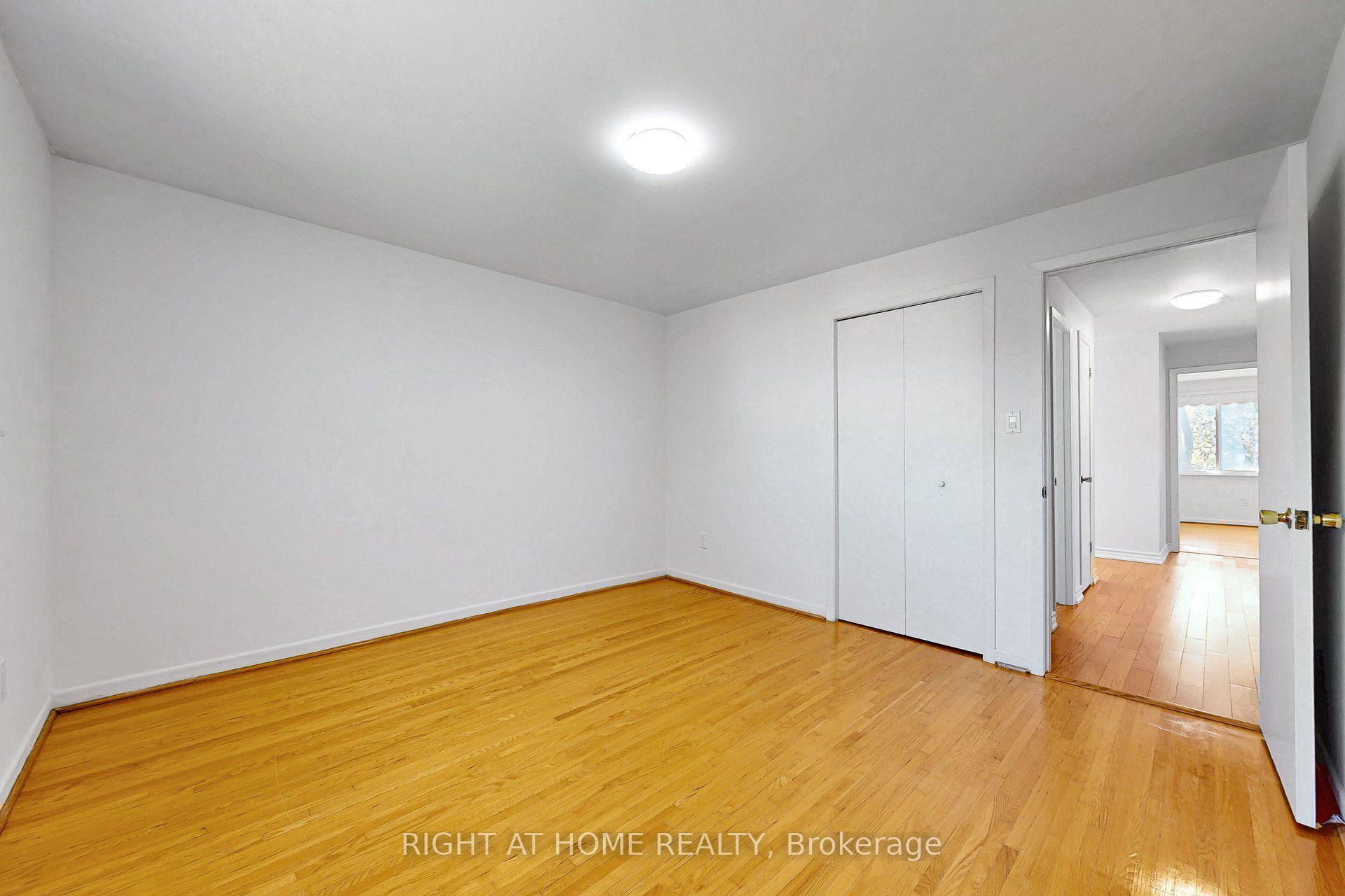Photo 19 of 77 Pebblehill Square, Scarborough, Agincourt North — HOMEH