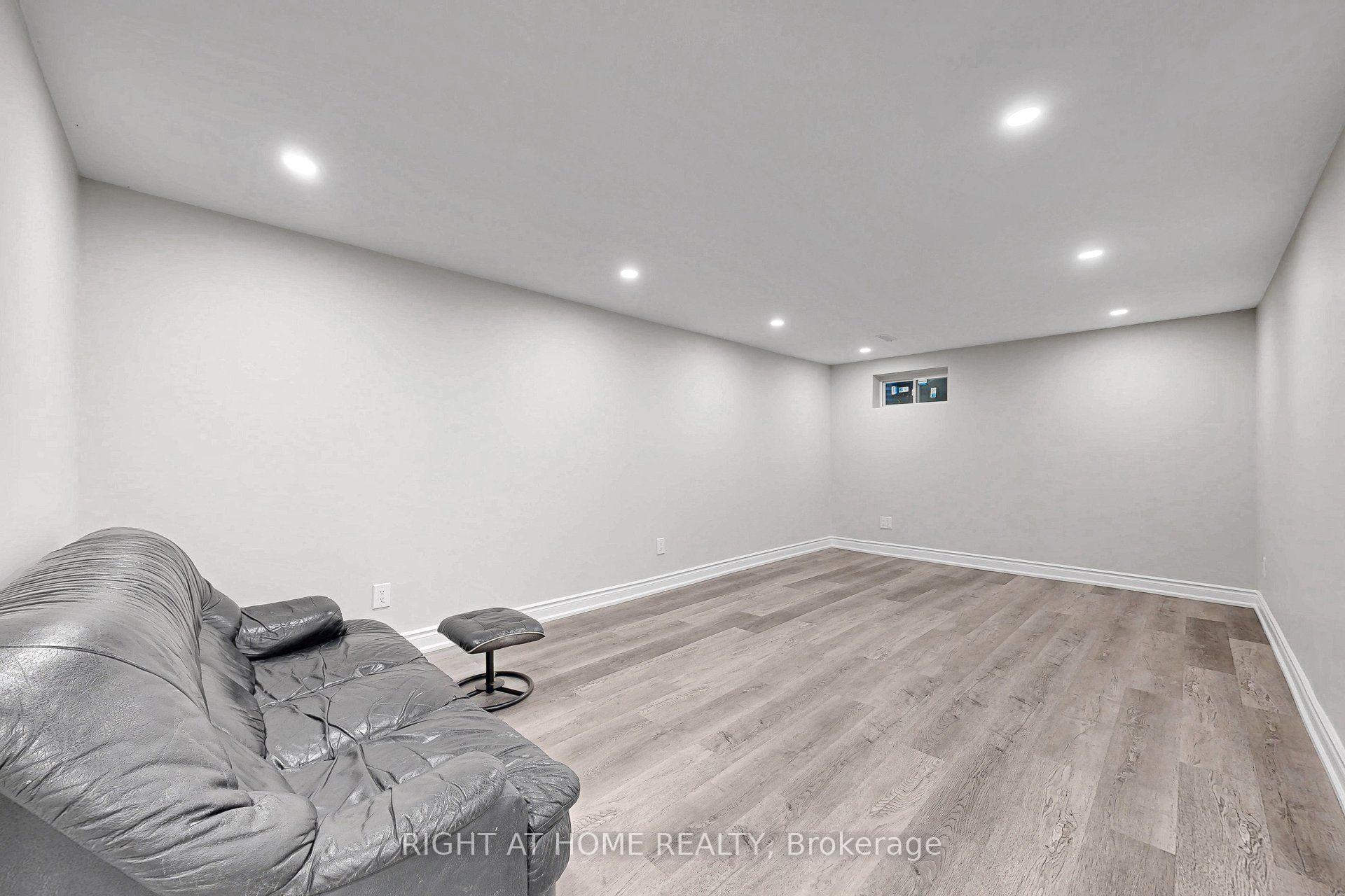Photo 21 of 77 Pebblehill Square, Scarborough, Agincourt North — HOMEH