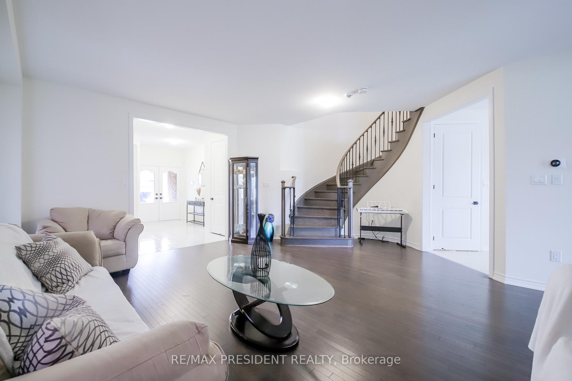 Photo 13 of 4 Cypress Point Street, Barrie, Ardagh — HOMEH