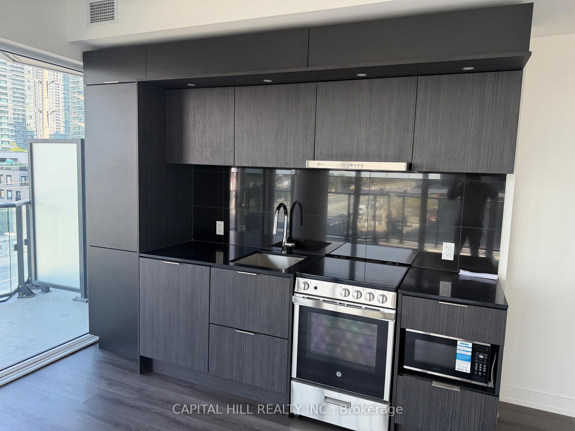 Photo 6 of Unit 301, 448 Burnhamthorpe Rd W, Mississauga, City Centre — HOMEH
