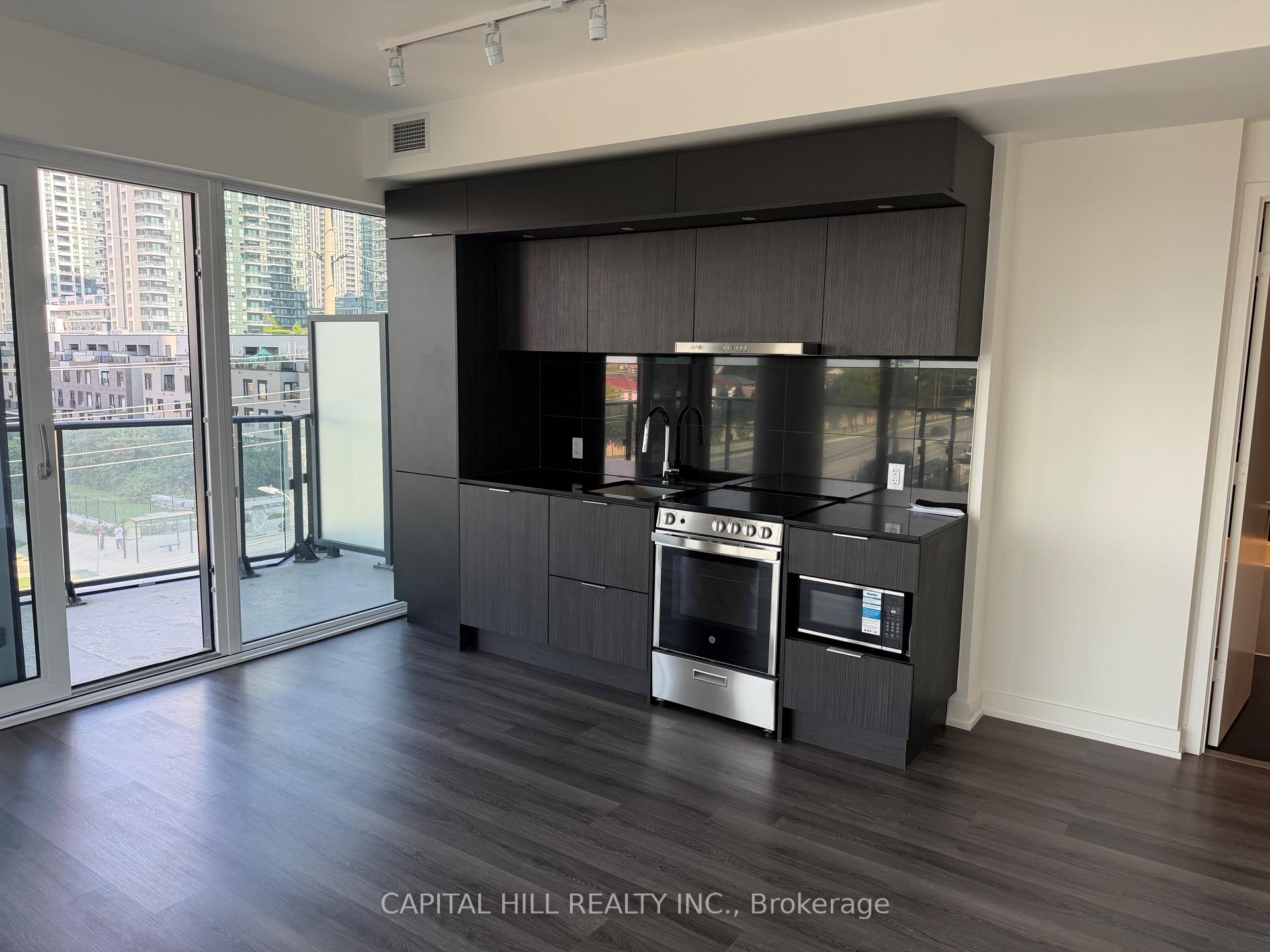 Photo 8 of Unit 301, 448 Burnhamthorpe Rd W, Mississauga, City Centre — HOMEH