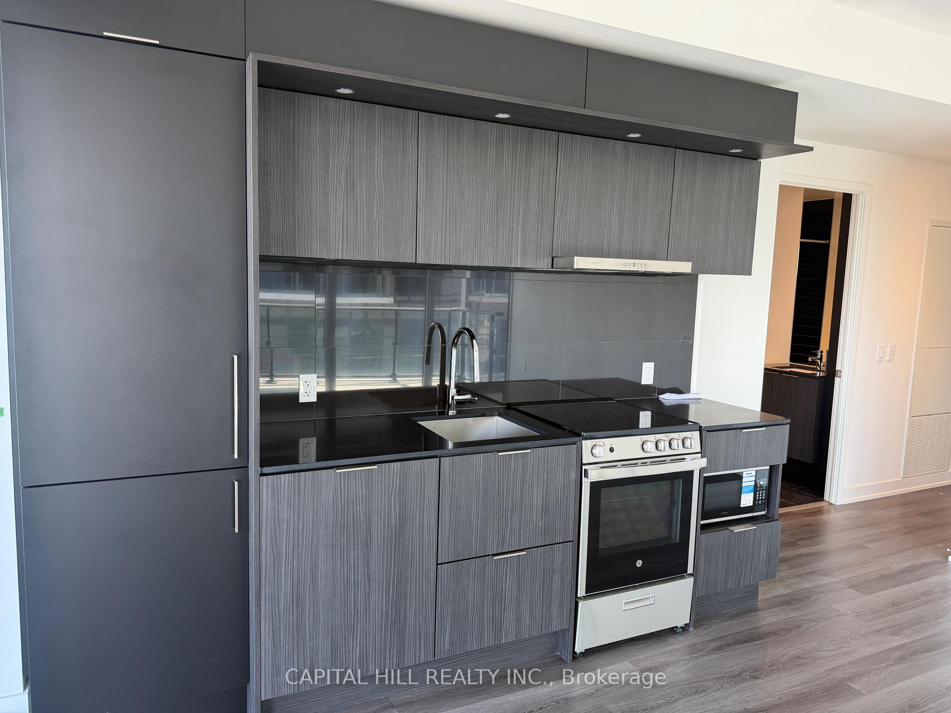 Photo 9 of Unit 301, 448 Burnhamthorpe Rd W, Mississauga, City Centre — HOMEH