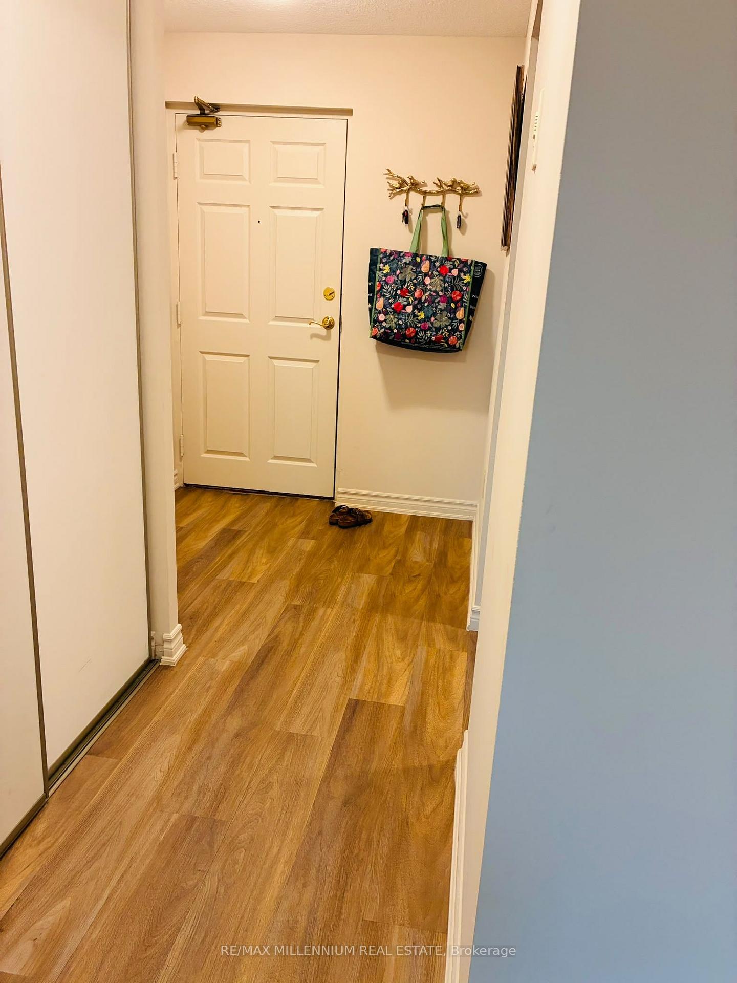 Photo 3 of Unit 805, 405 Waterloo Street, London, East K — HOMEH