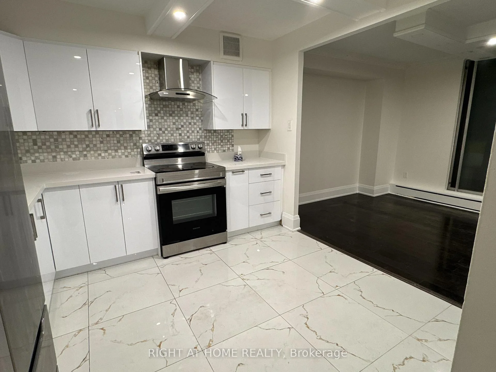 Front of Unit 307, 1701 Mccowan Road