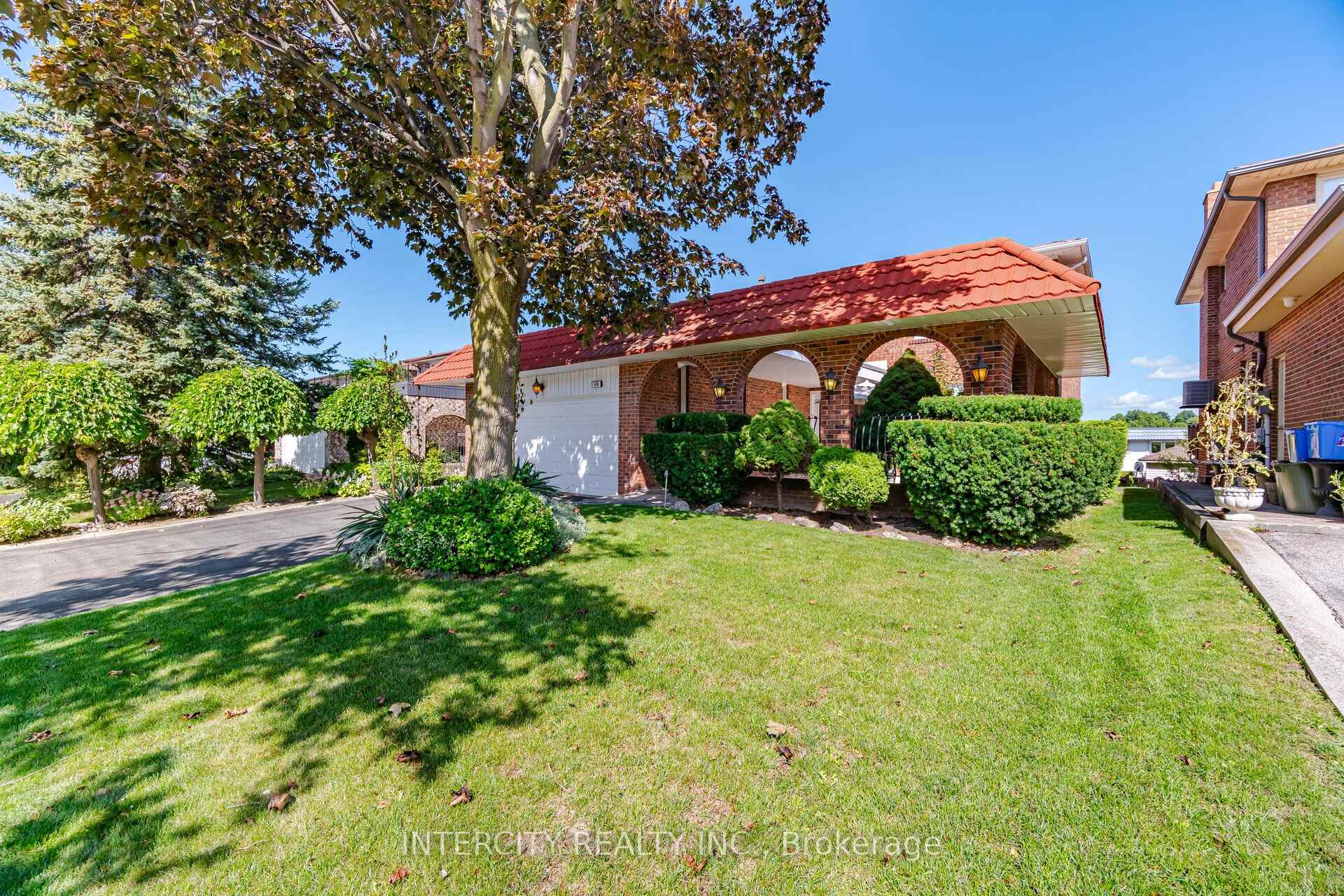 Photo 2 of 146 Jules Avenue, Vaughan, East Woodbridge — HOMEH