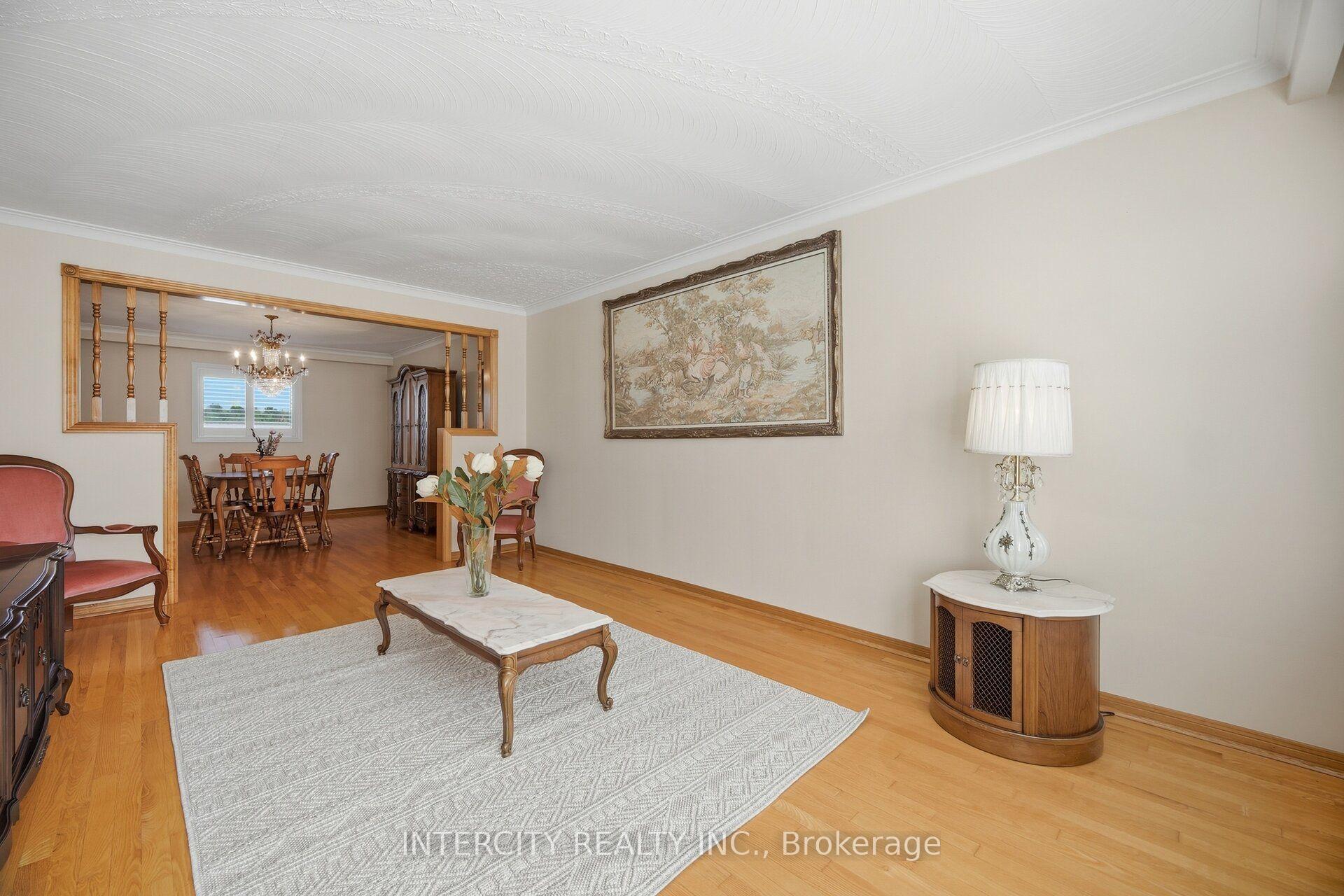Photo 8 of 146 Jules Avenue, Vaughan, East Woodbridge — HOMEH