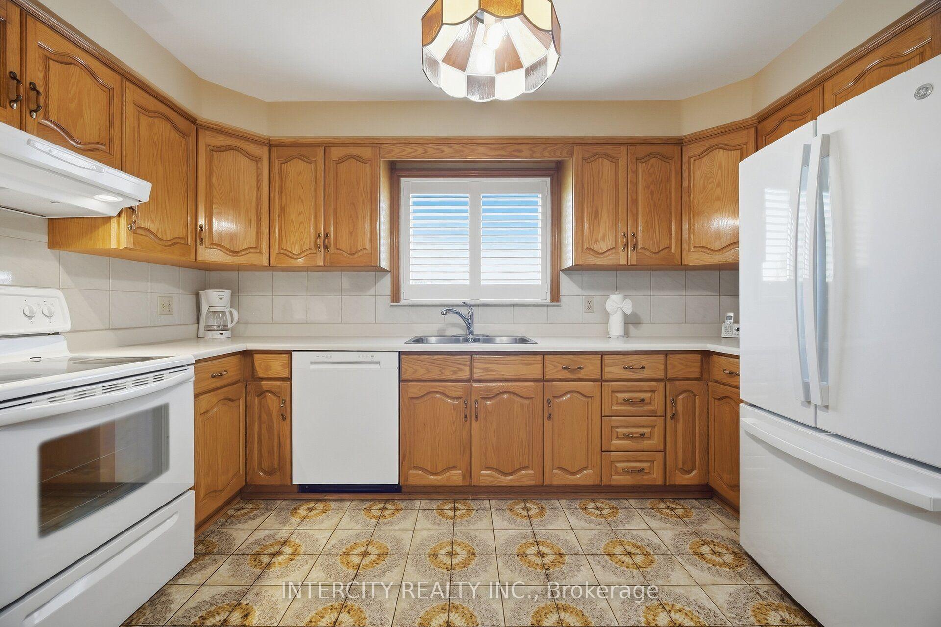 Photo 11 of 146 Jules Avenue, Vaughan, East Woodbridge — HOMEH