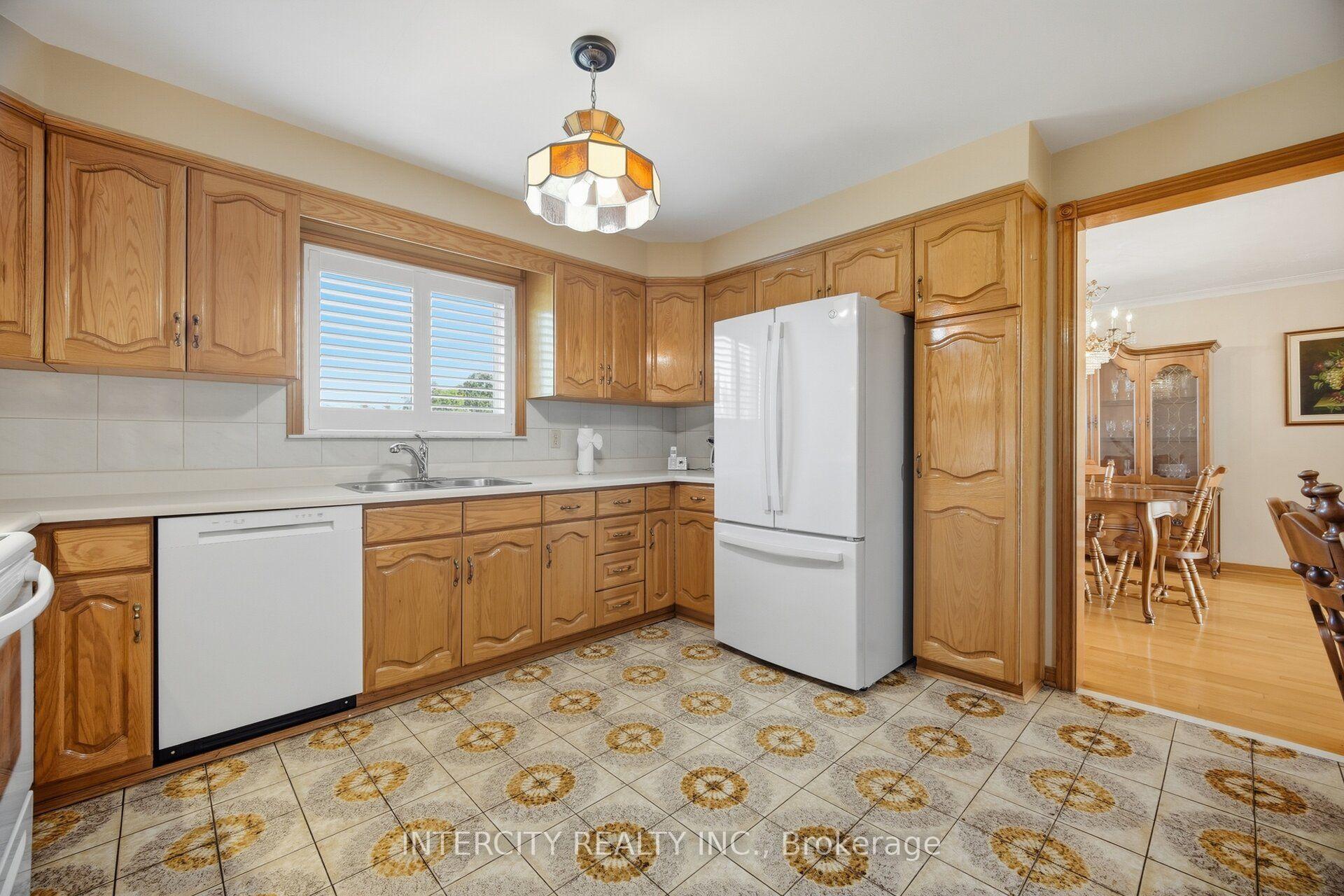 Photo 12 of 146 Jules Avenue, Vaughan, East Woodbridge — HOMEH