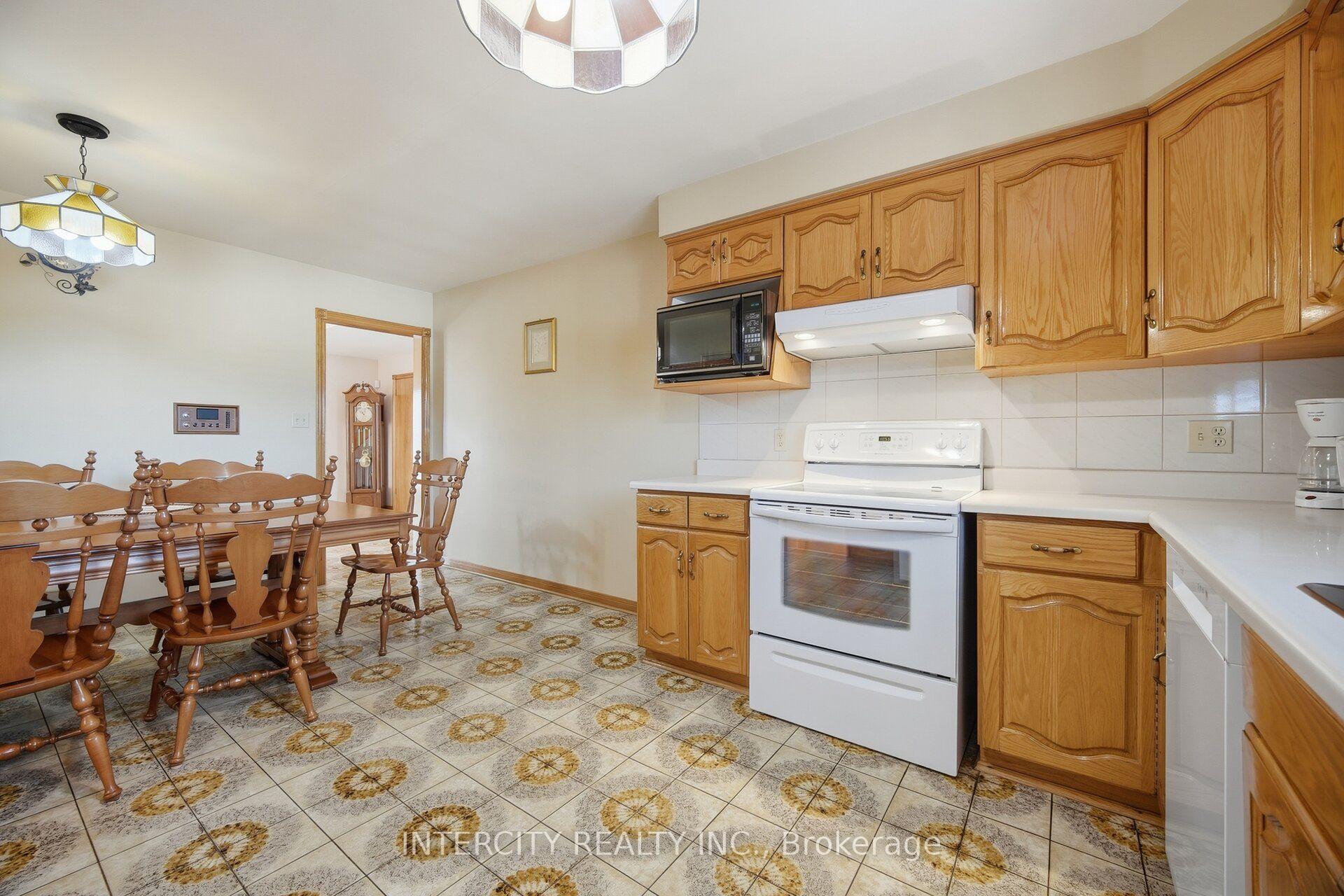 Photo 13 of 146 Jules Avenue, Vaughan, East Woodbridge — HOMEH