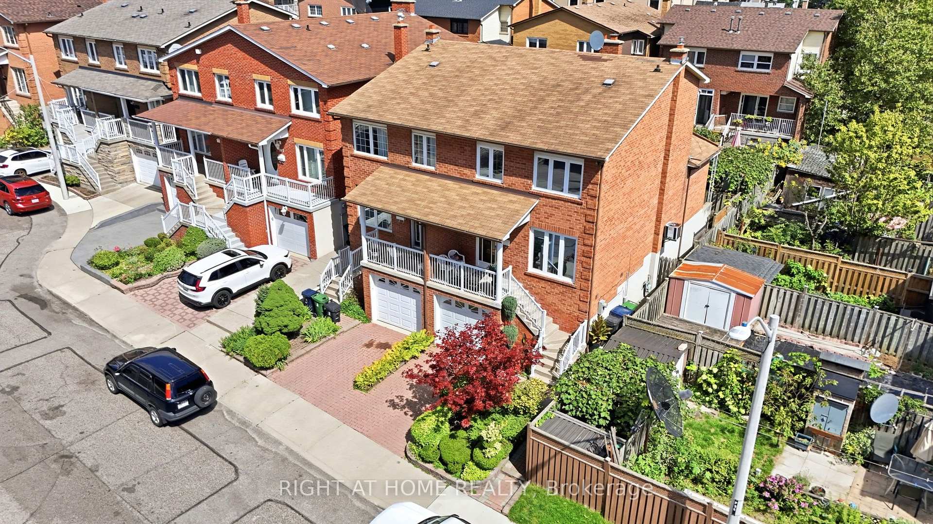 Photo 2 of 98 Beaver Terrace, Toronto, Dovercourt-Wallace Emerson-Junction — HOMEH