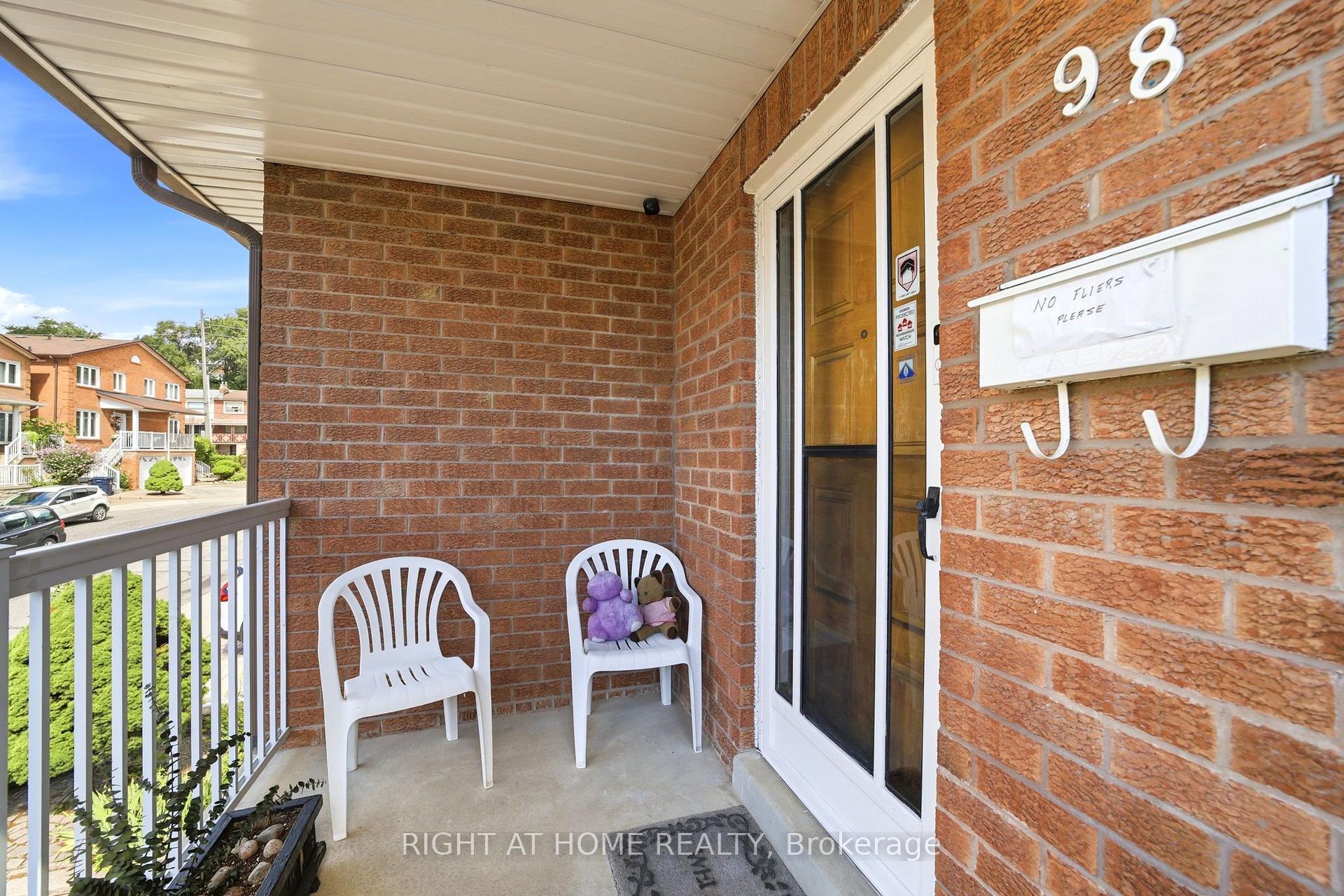 Photo 5 of 98 Beaver Terrace, Toronto, Dovercourt-Wallace Emerson-Junction — HOMEH