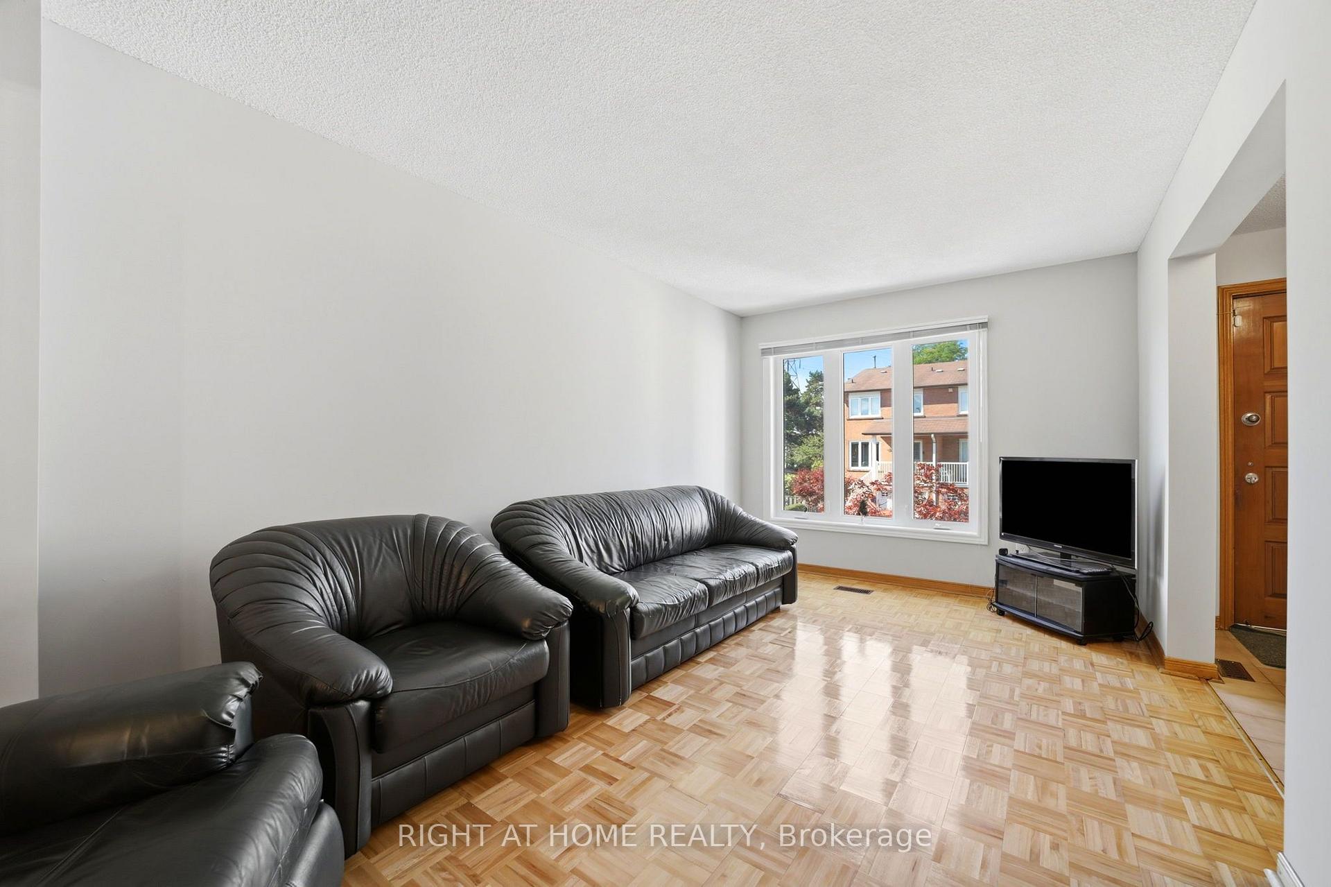 Photo 8 of 98 Beaver Terrace, Toronto, Dovercourt-Wallace Emerson-Junction — HOMEH