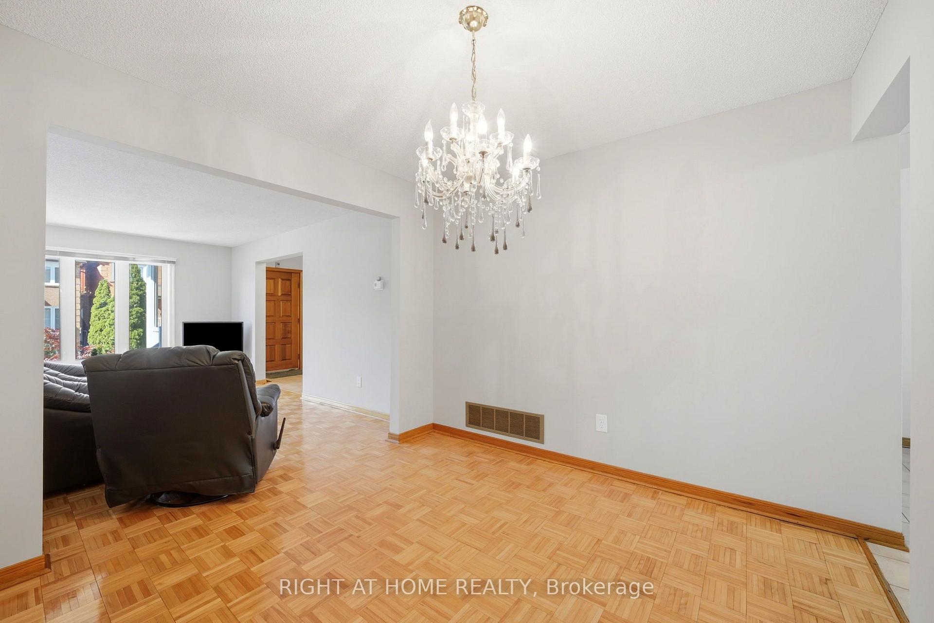 Photo 10 of 98 Beaver Terrace, Toronto, Dovercourt-Wallace Emerson-Junction — HOMEH