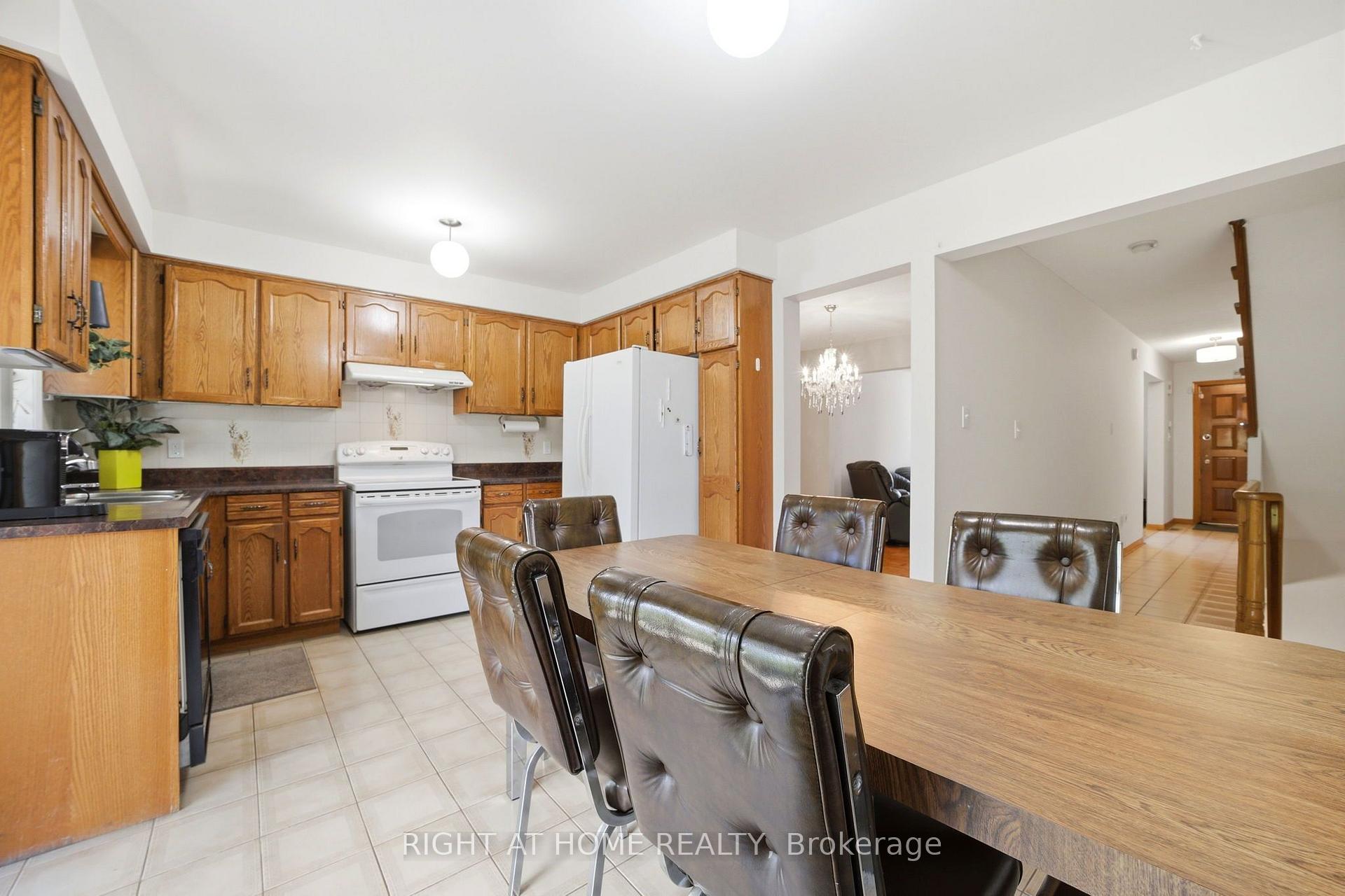 Photo 13 of 98 Beaver Terrace, Toronto, Dovercourt-Wallace Emerson-Junction — HOMEH