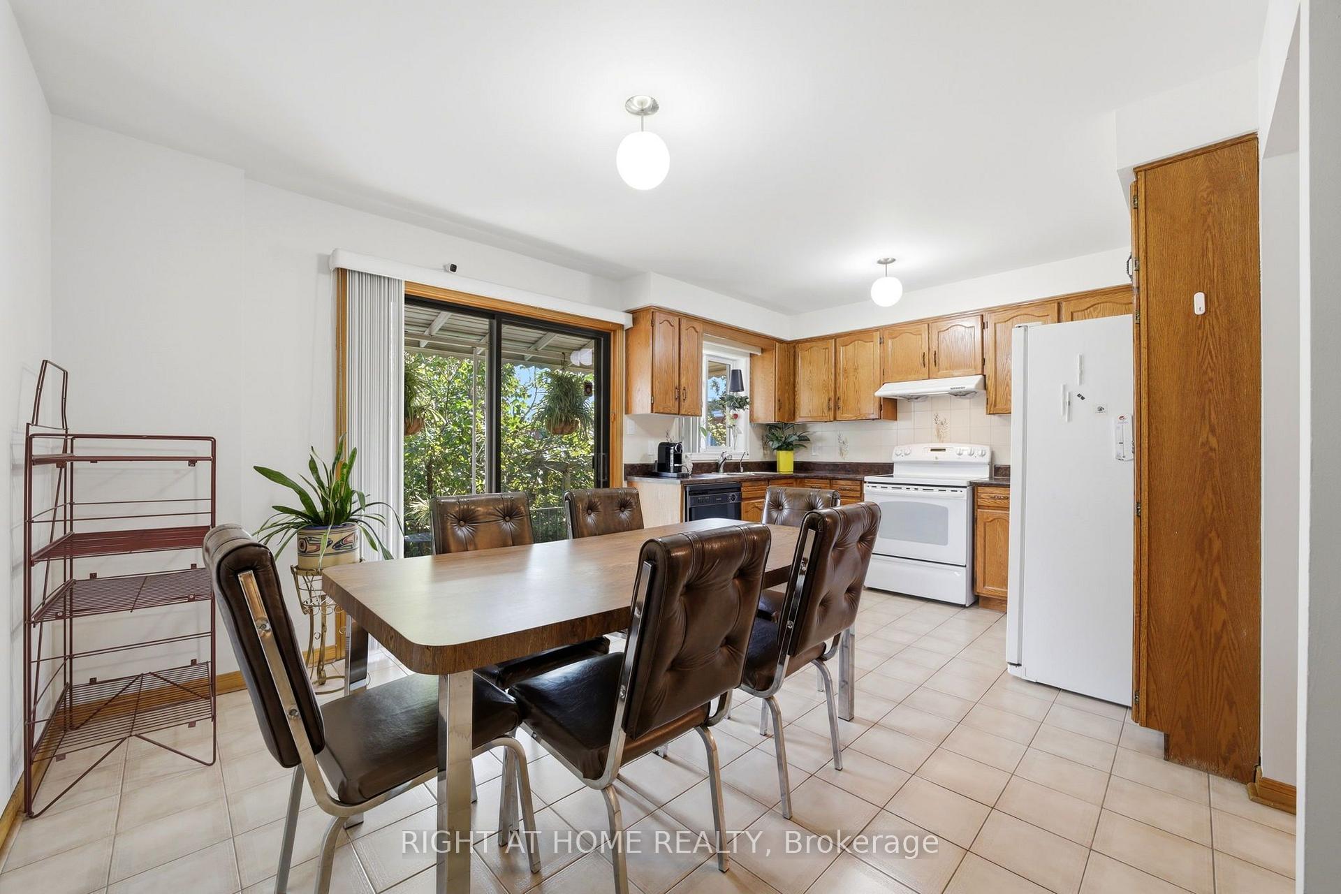 Photo 14 of 98 Beaver Terrace, Toronto, Dovercourt-Wallace Emerson-Junction — HOMEH