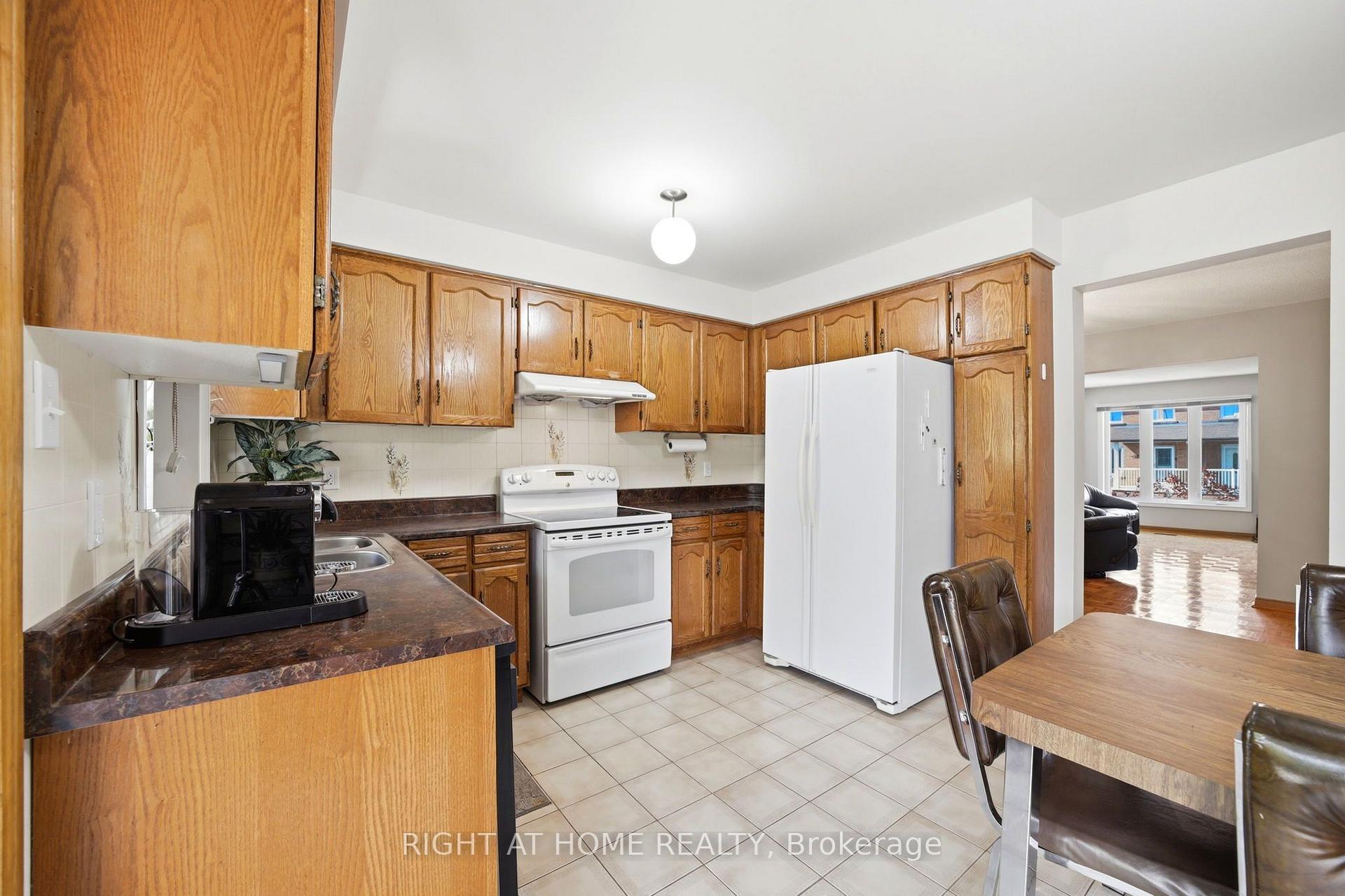 Photo 15 of 98 Beaver Terrace, Toronto, Dovercourt-Wallace Emerson-Junction — HOMEH