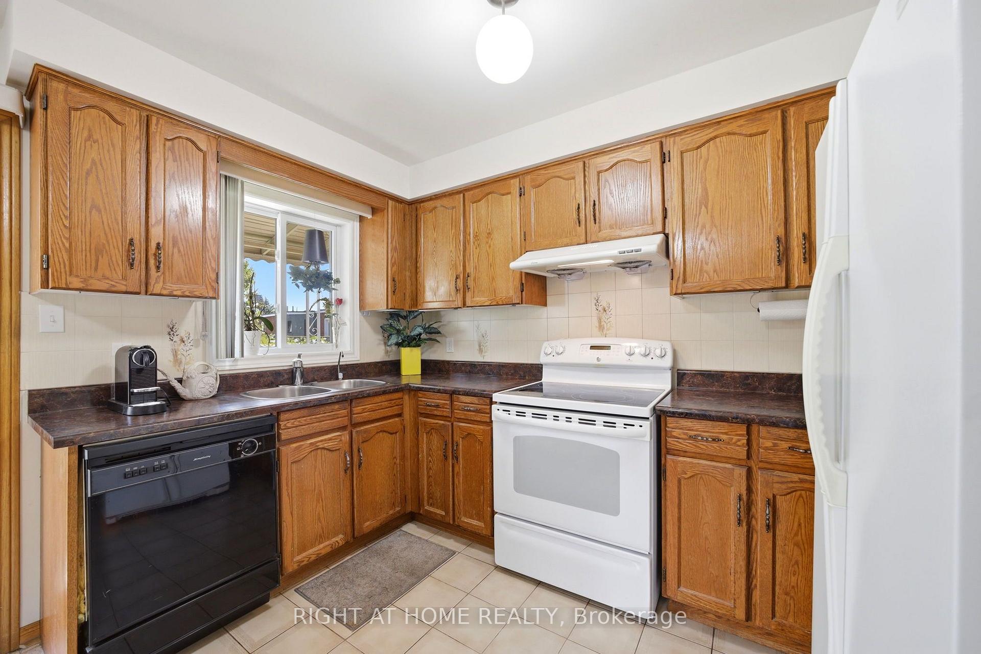 Photo 16 of 98 Beaver Terrace, Toronto, Dovercourt-Wallace Emerson-Junction — HOMEH