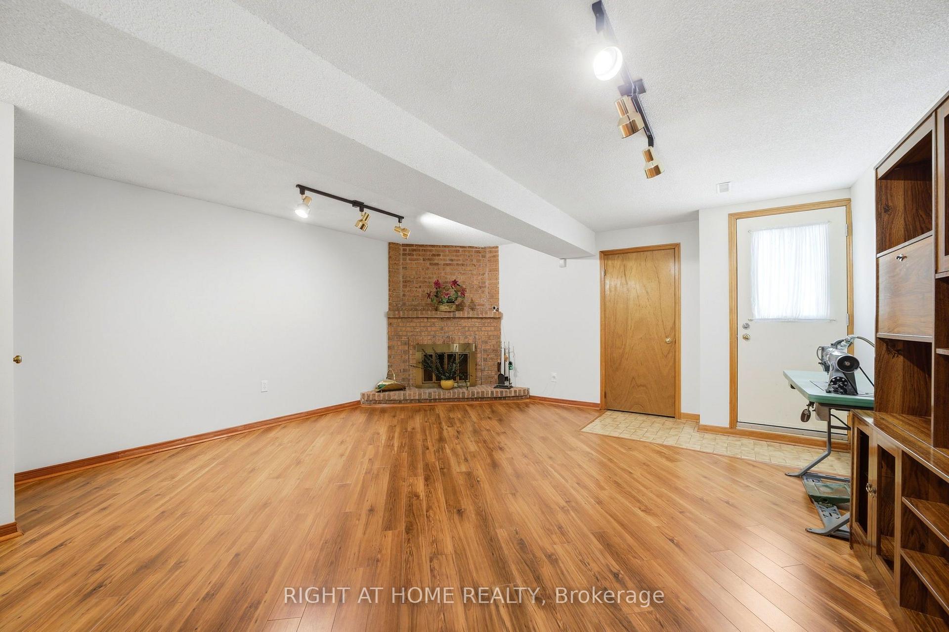 Photo 32 of 98 Beaver Terrace, Toronto, Dovercourt-Wallace Emerson-Junction — HOMEH