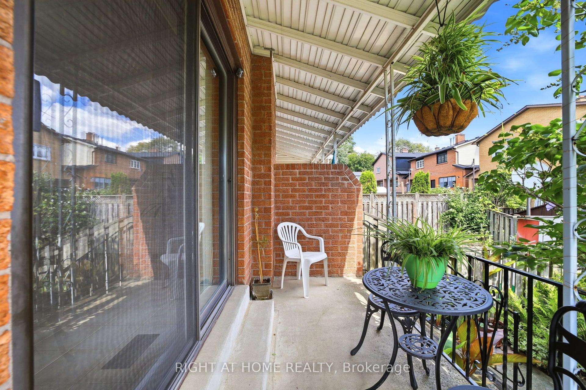 Photo 37 of 98 Beaver Terrace, Toronto, Dovercourt-Wallace Emerson-Junction — HOMEH