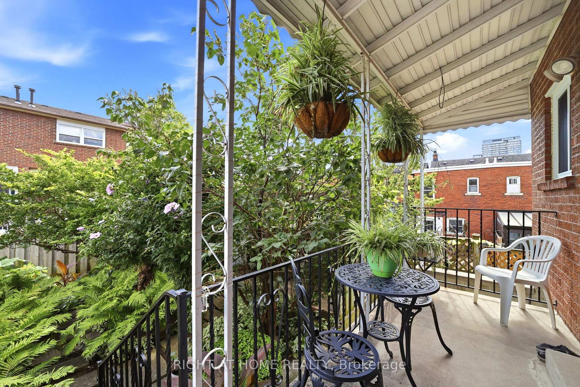 Photo 38 of 98 Beaver Terrace, Toronto, Dovercourt-Wallace Emerson-Junction — HOMEH