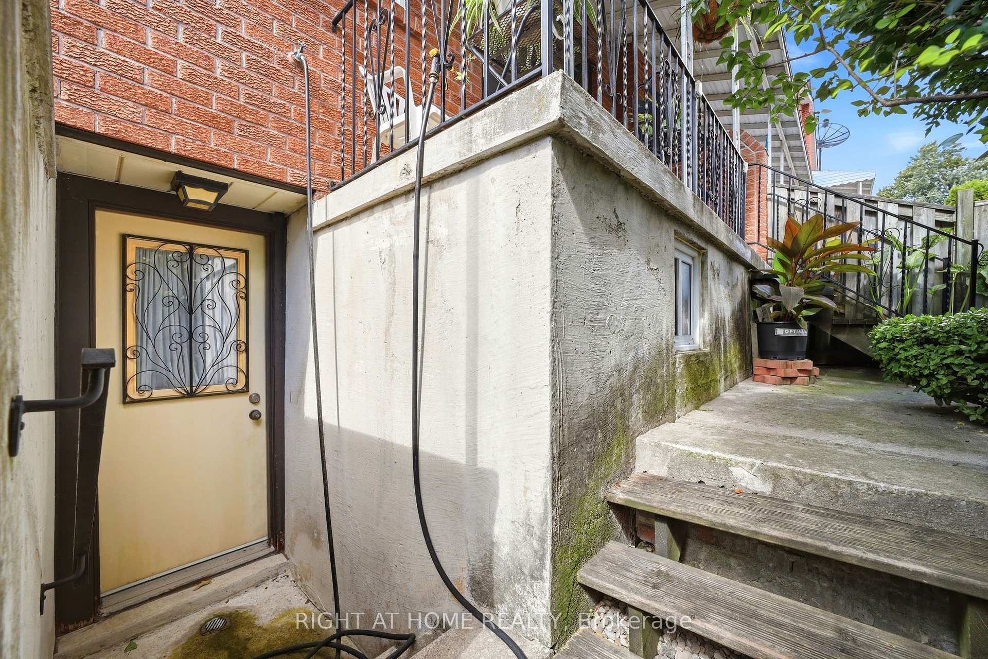Photo 41 of 98 Beaver Terrace, Toronto, Dovercourt-Wallace Emerson-Junction — HOMEH