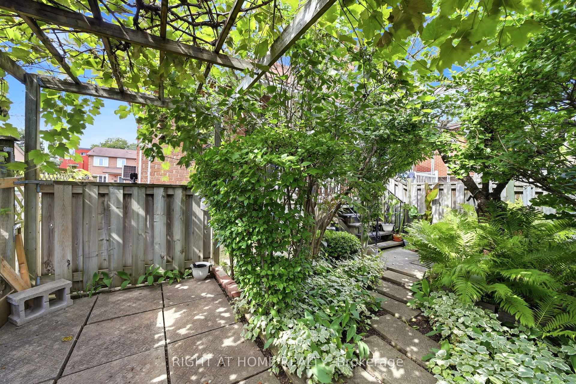 Photo 43 of 98 Beaver Terrace, Toronto, Dovercourt-Wallace Emerson-Junction — HOMEH