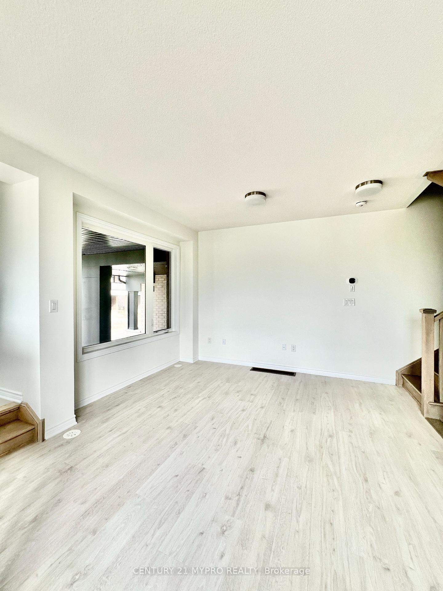 Photo 5 of 1 Thornbird Crescent, Brampton, Northwest Brampton — HOMEH