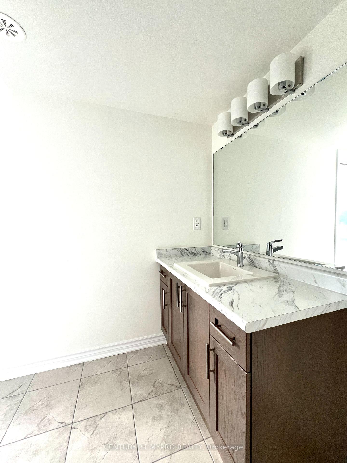 Photo 12 of 1 Thornbird Crescent, Brampton, Northwest Brampton — HOMEH