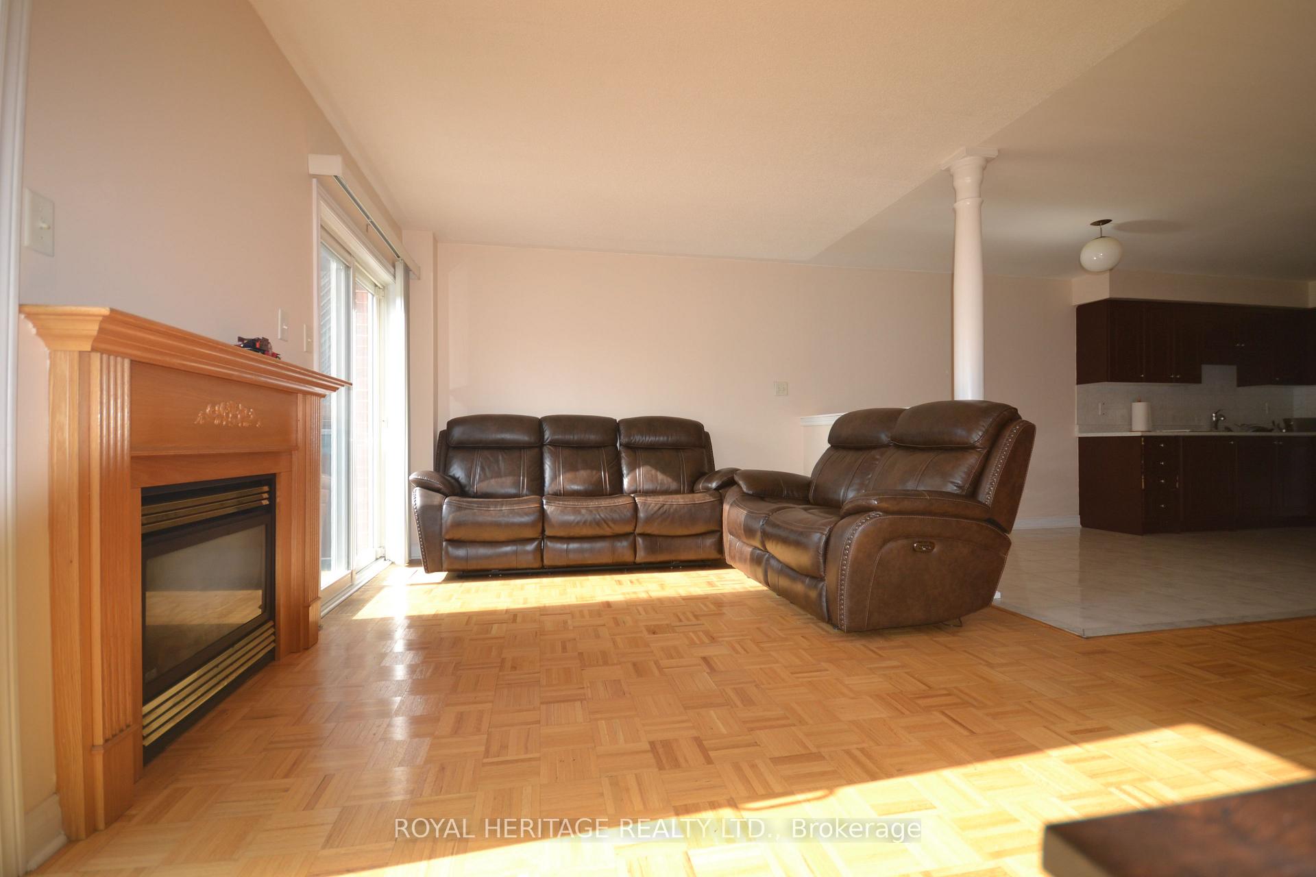 Photo 3 of 15 Boxhill Road, Markham, Milliken Mills East — HOMEH