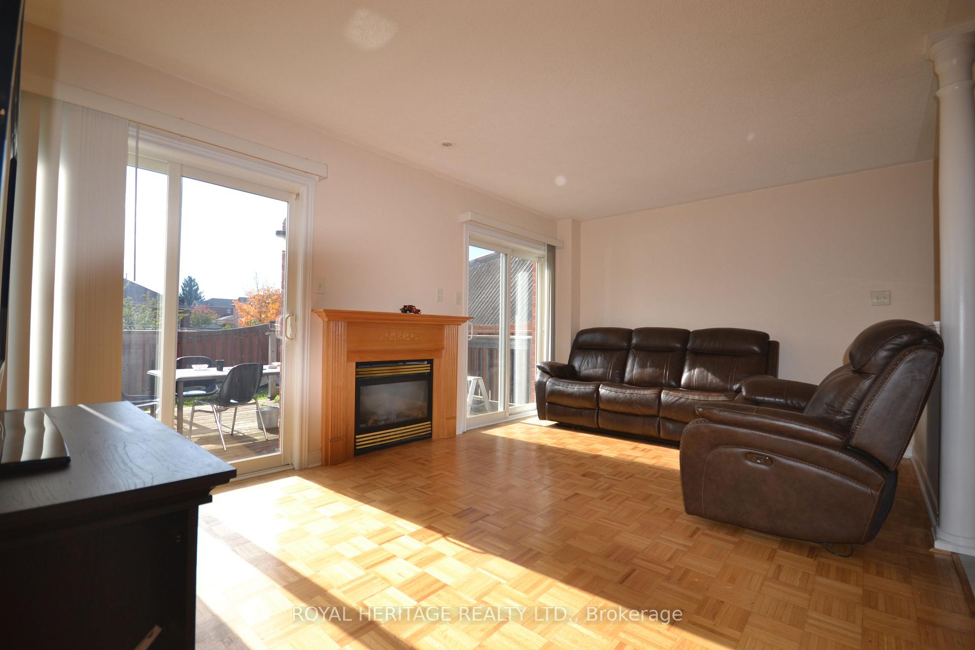 Photo 4 of 15 Boxhill Road, Markham, Milliken Mills East — HOMEH